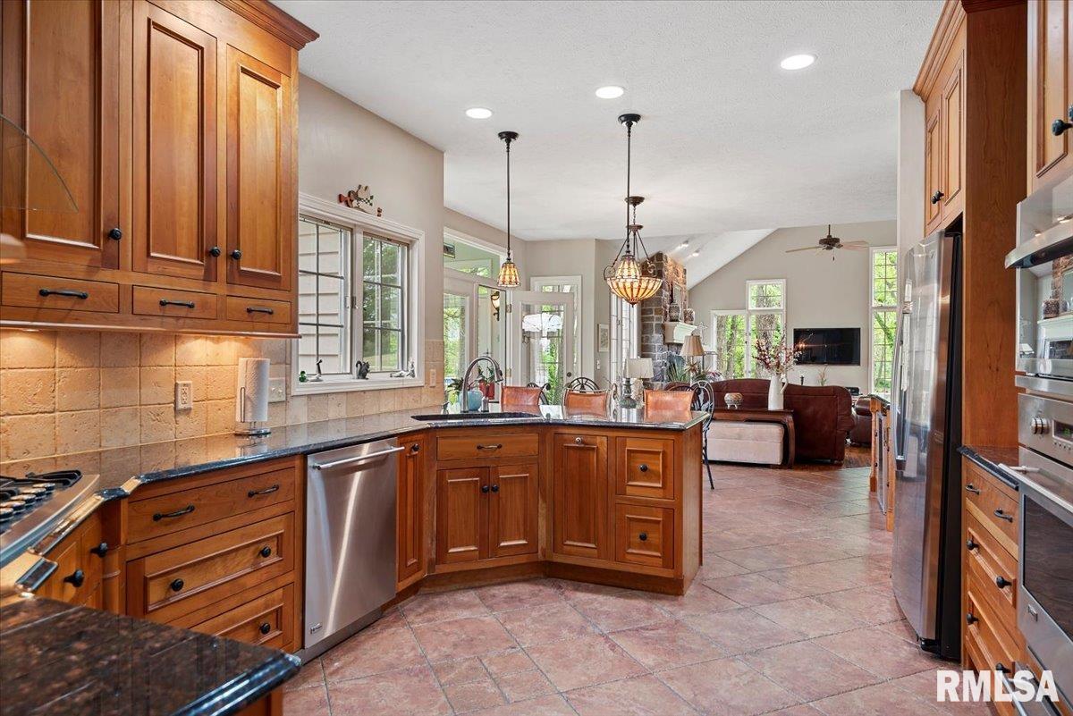 10 Woodland Trail, Rochester, Illinois image 14