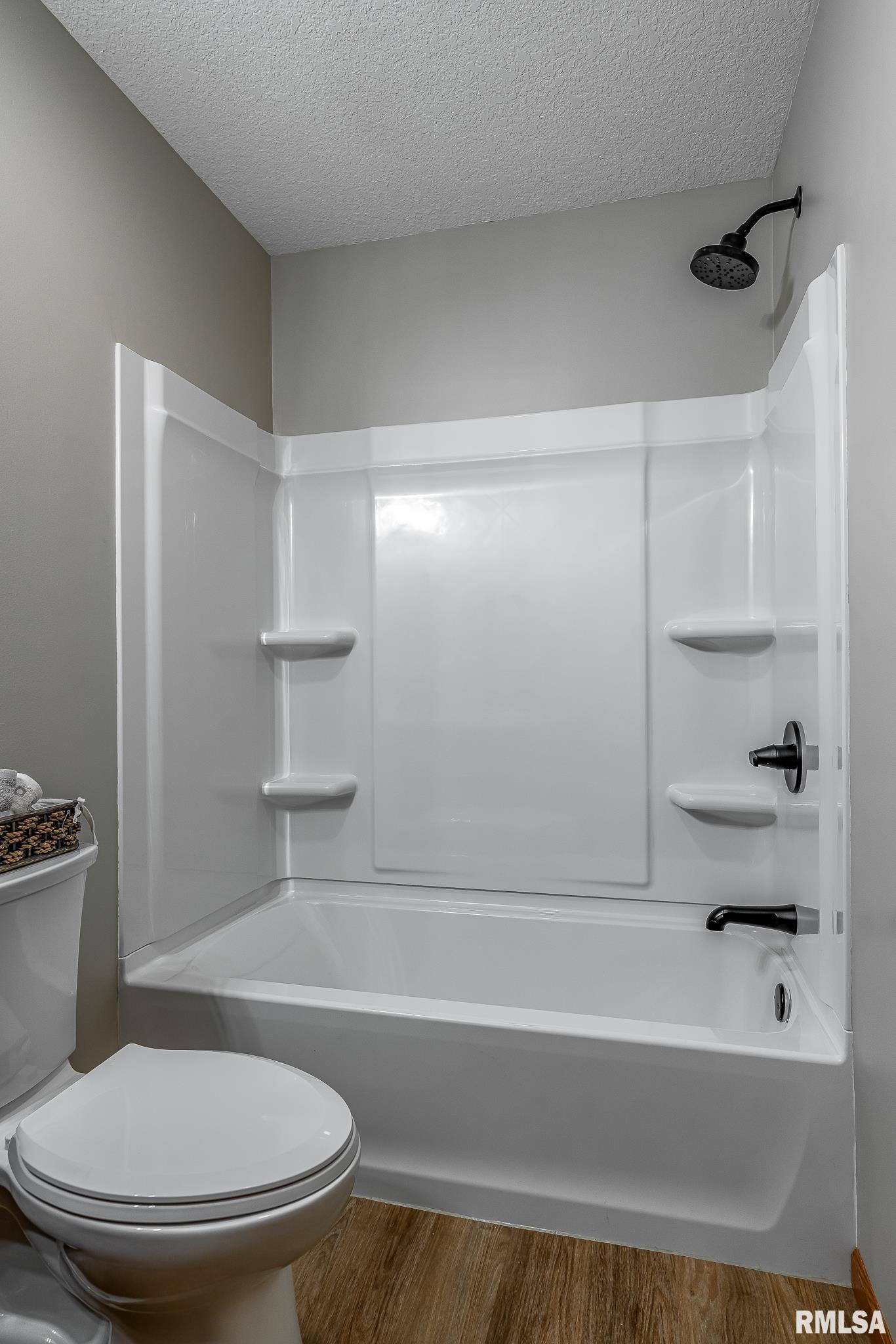 4260 Sapphire Lane, Bettendorf, Iowa image 17