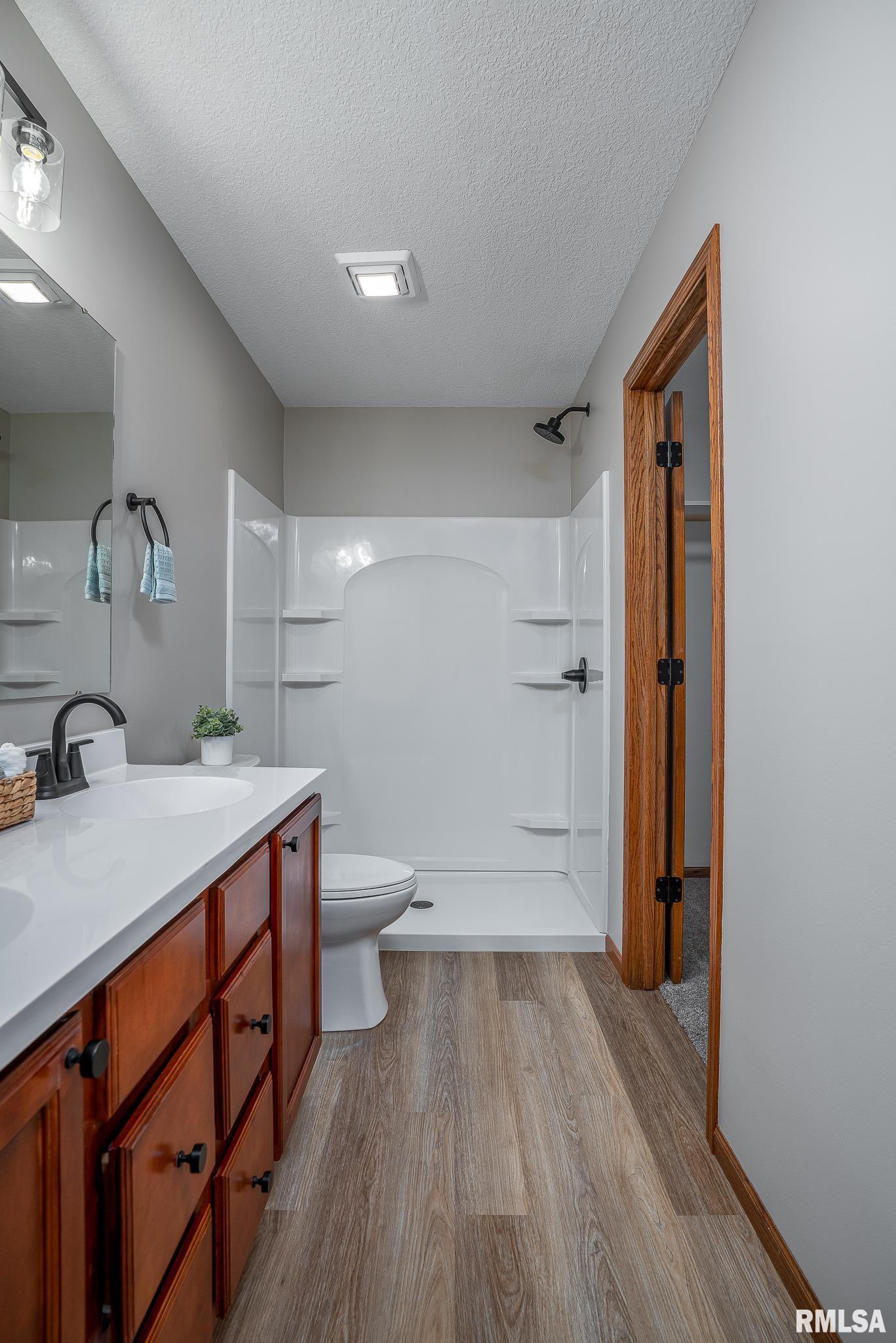 4260 Sapphire Lane, Bettendorf, Iowa image 14