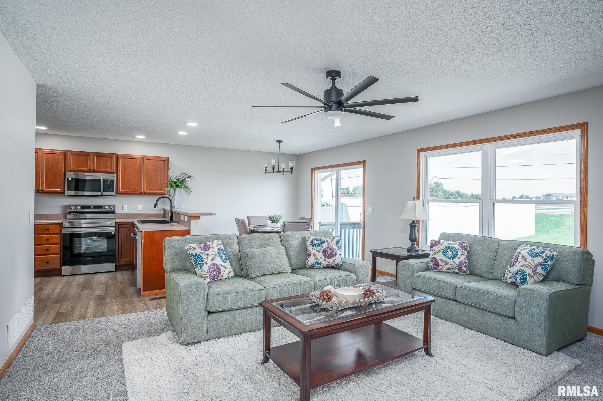 4260 Sapphire Lane, Bettendorf, Iowa image 6