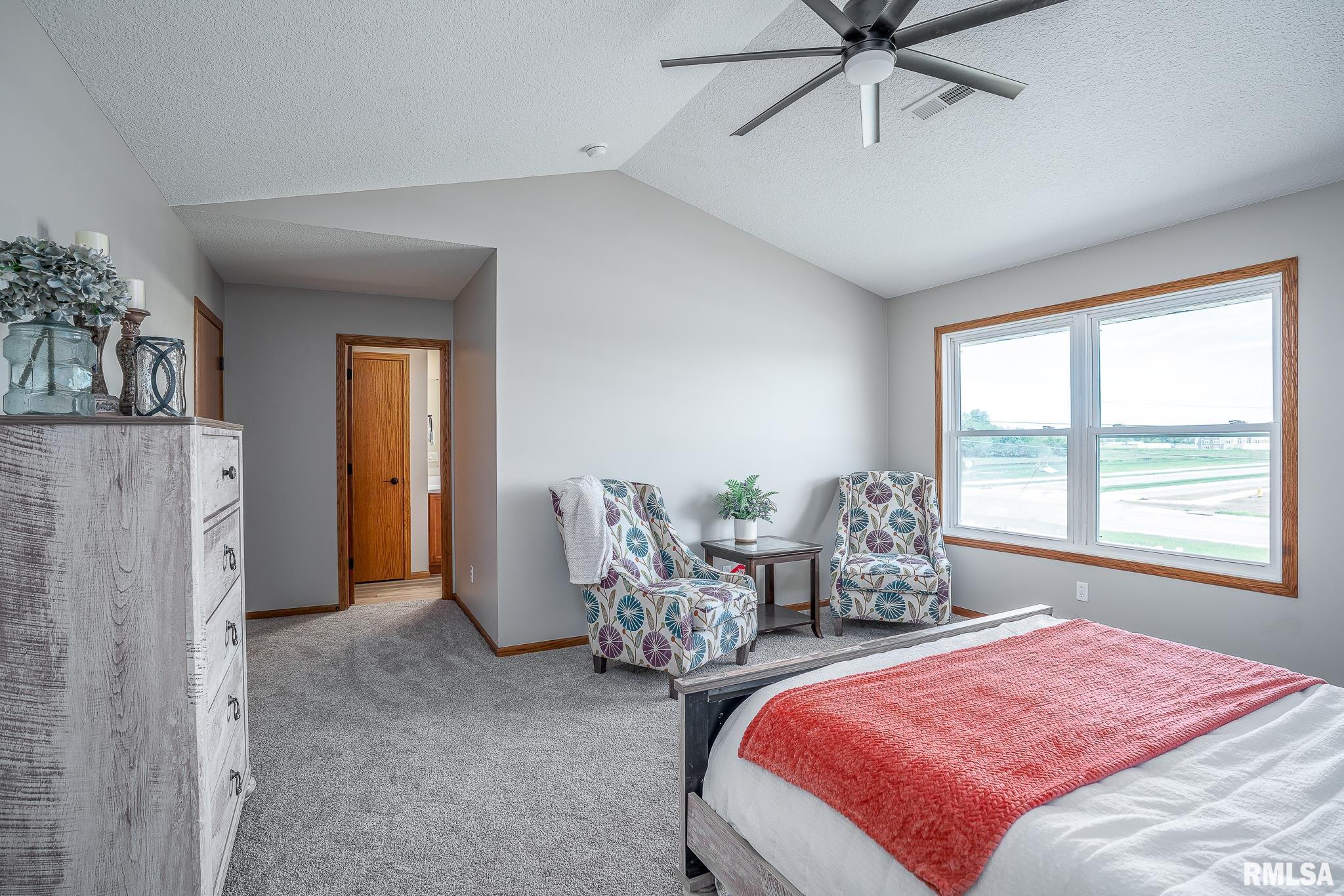 4260 Sapphire Lane, Bettendorf, Iowa image 13