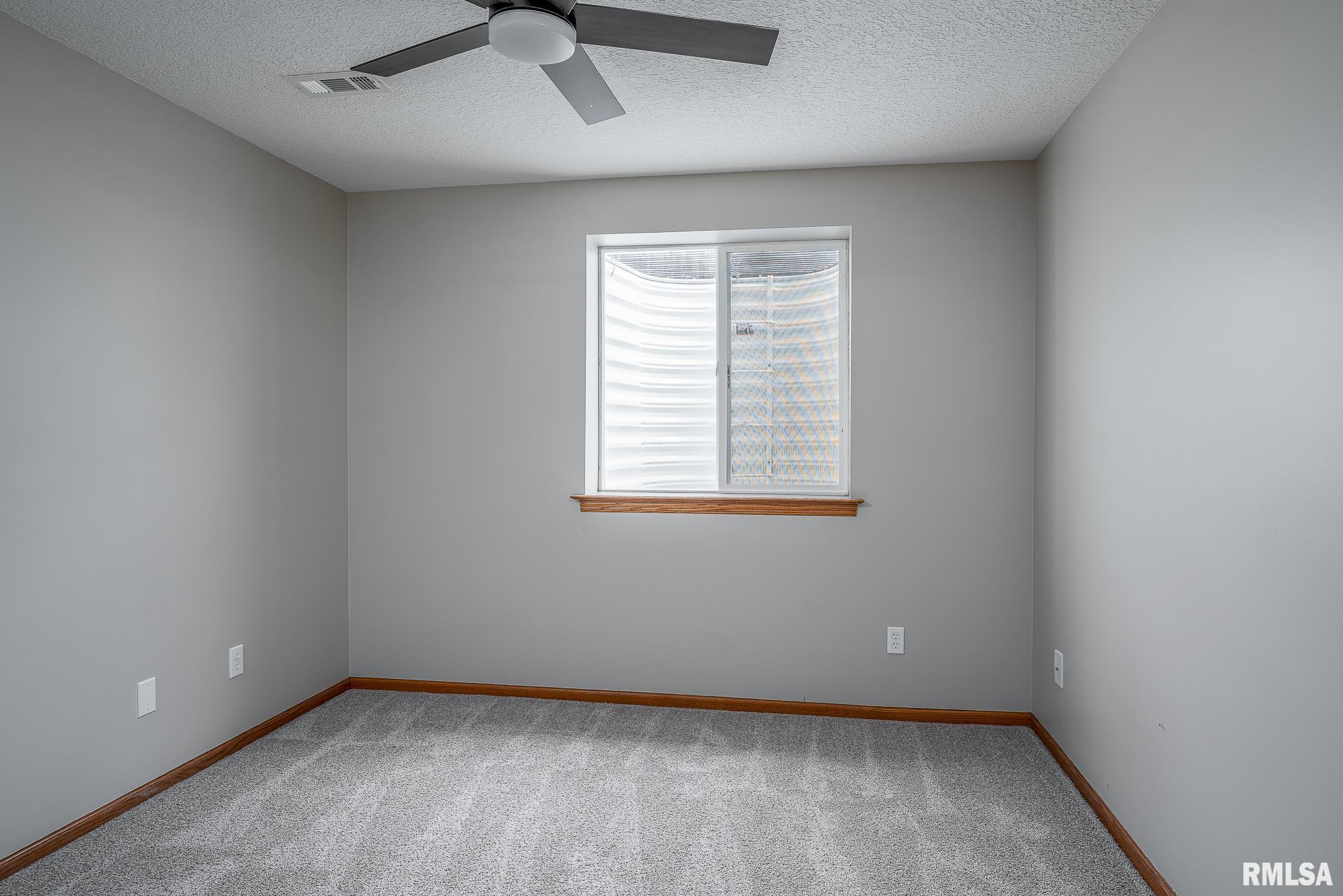 4260 Sapphire Lane, Bettendorf, Iowa image 21