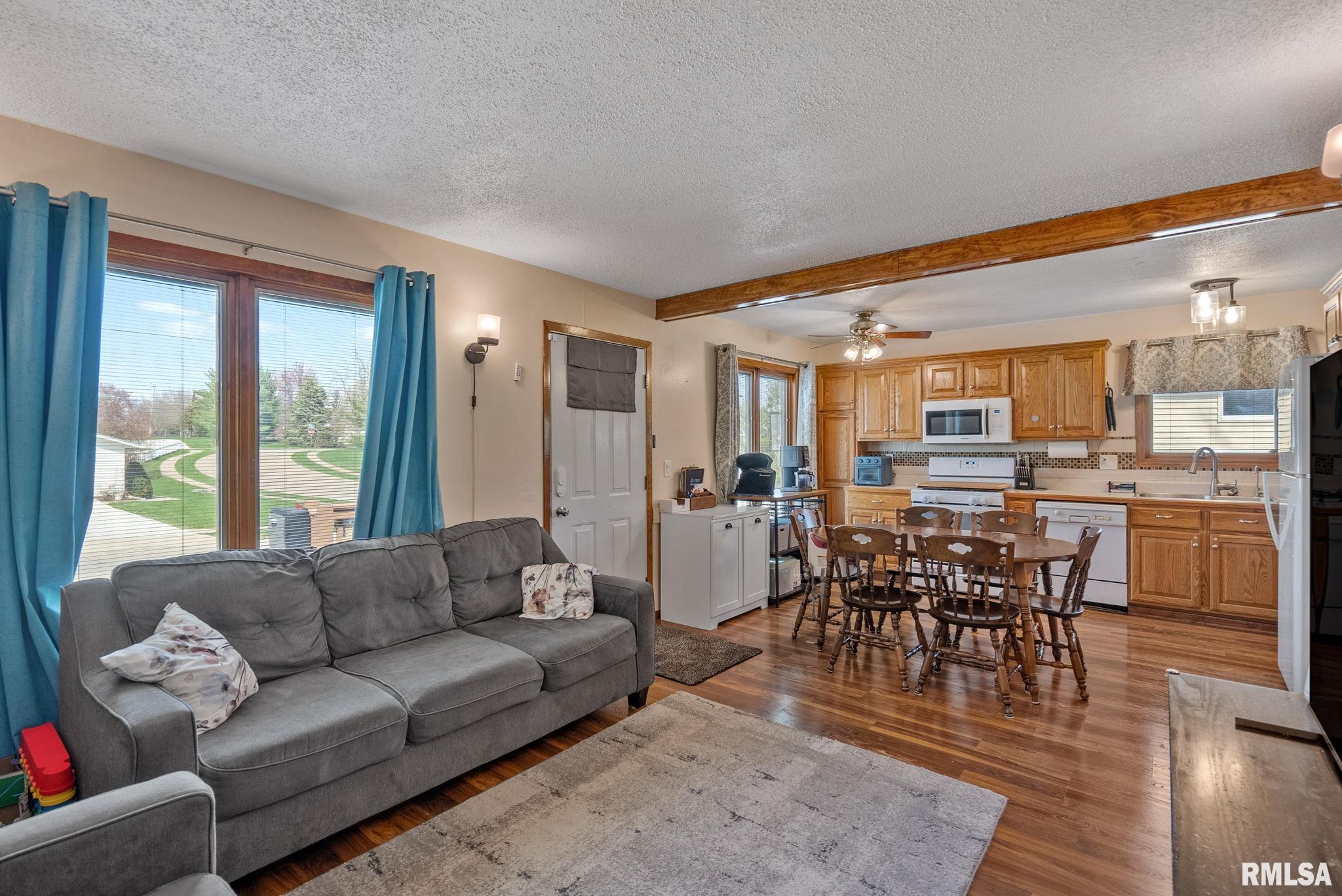 2071 Kings Drive, Bettendorf, Iowa image 6