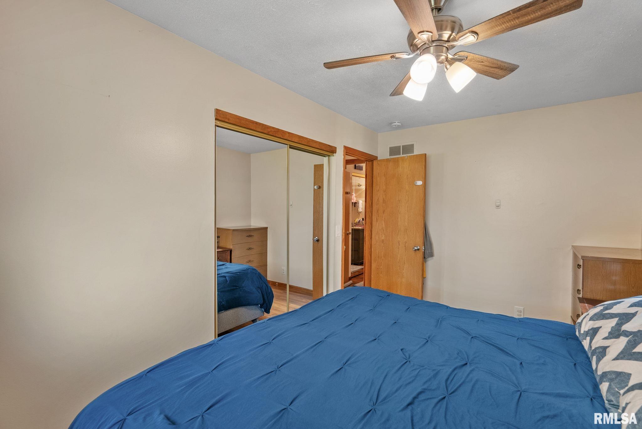 2071 Kings Drive, Bettendorf, Iowa image 10