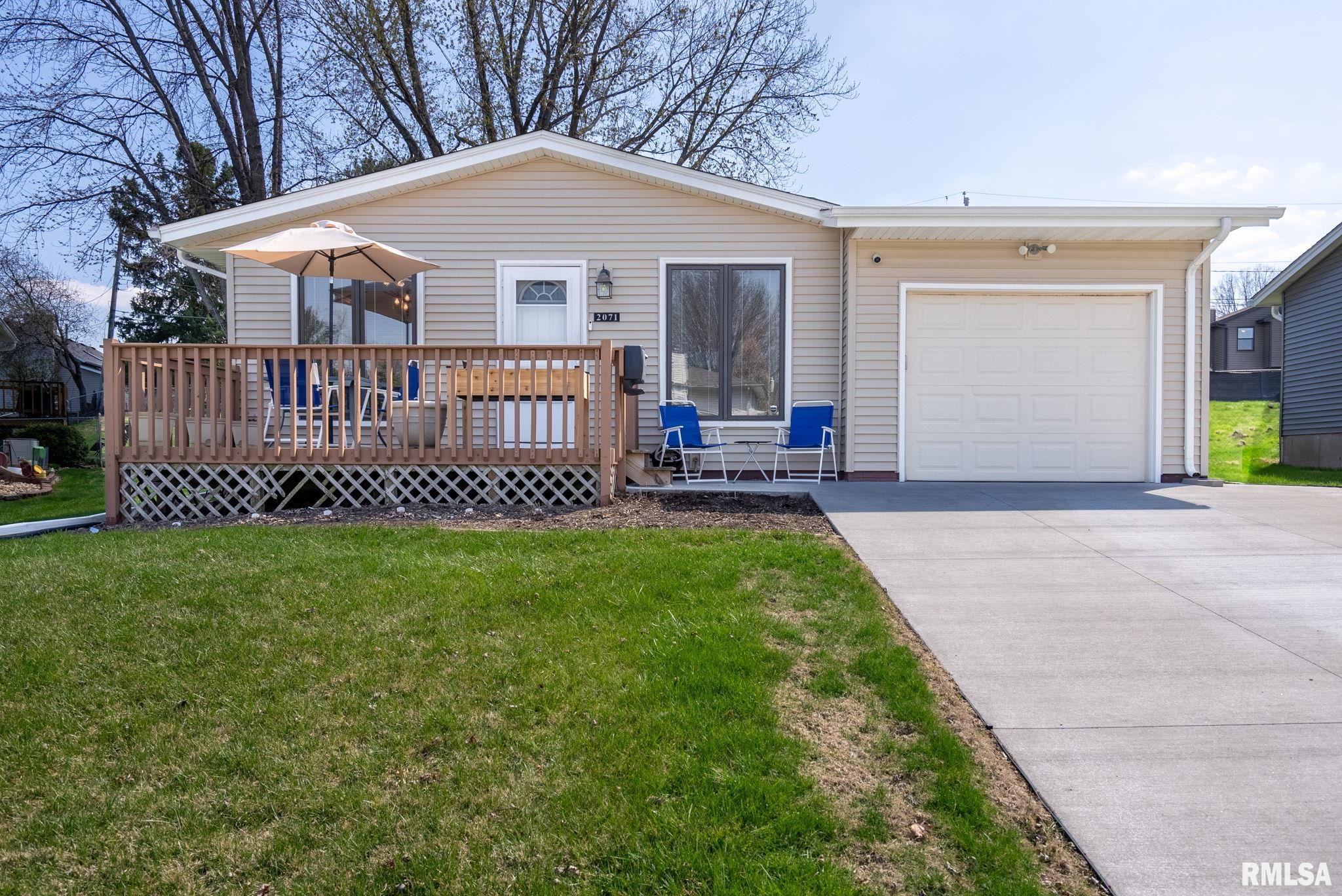 2071 Kings Drive, Bettendorf, Iowa image 1