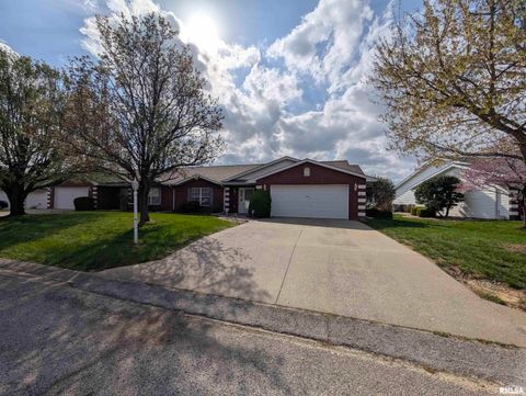 Homes For Sale - 1506 Apache Drive<br/> Williamson County, Marion, IL 62959