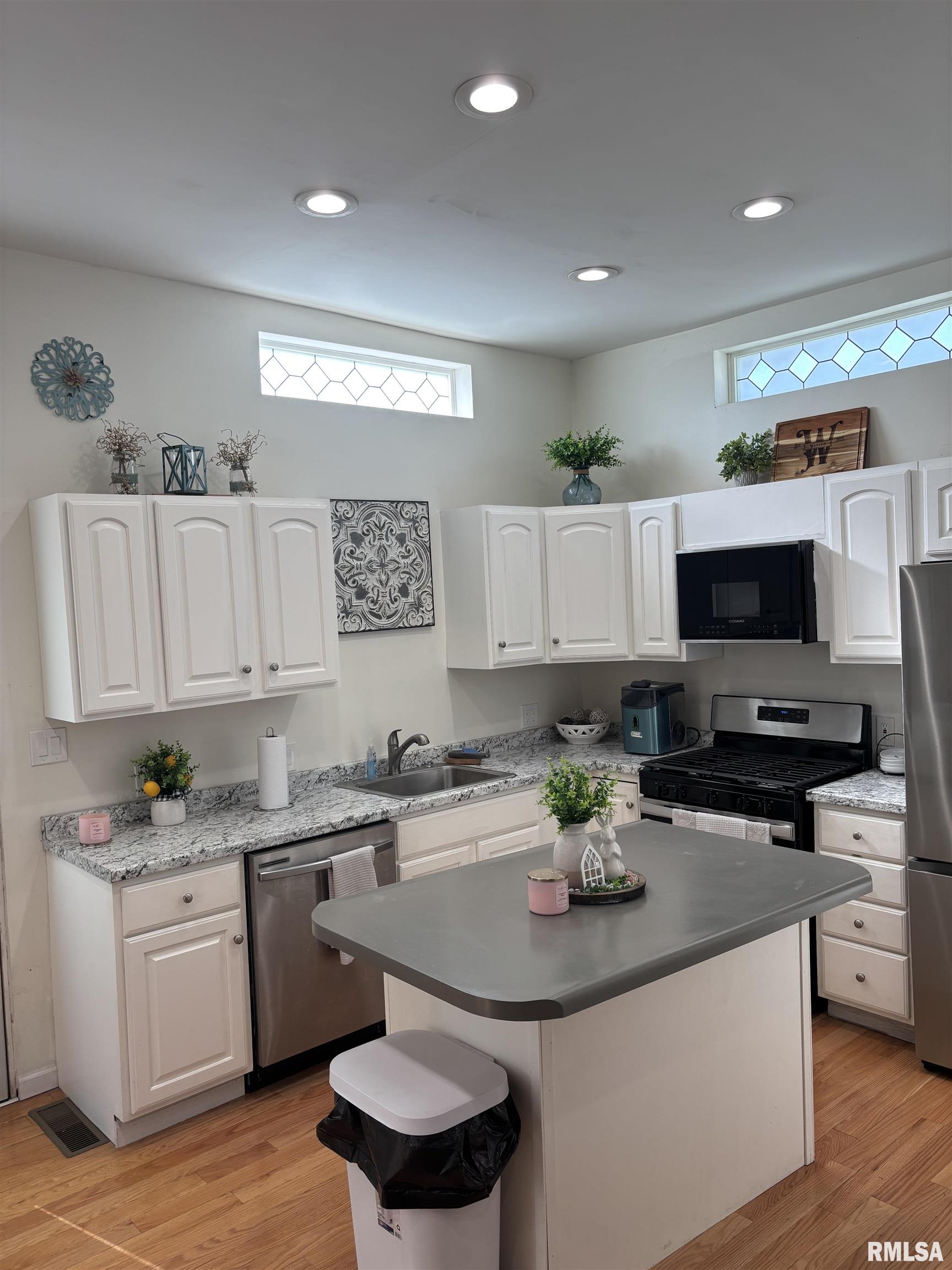 1153 S Diamond Street, Jacksonville, Illinois image 7