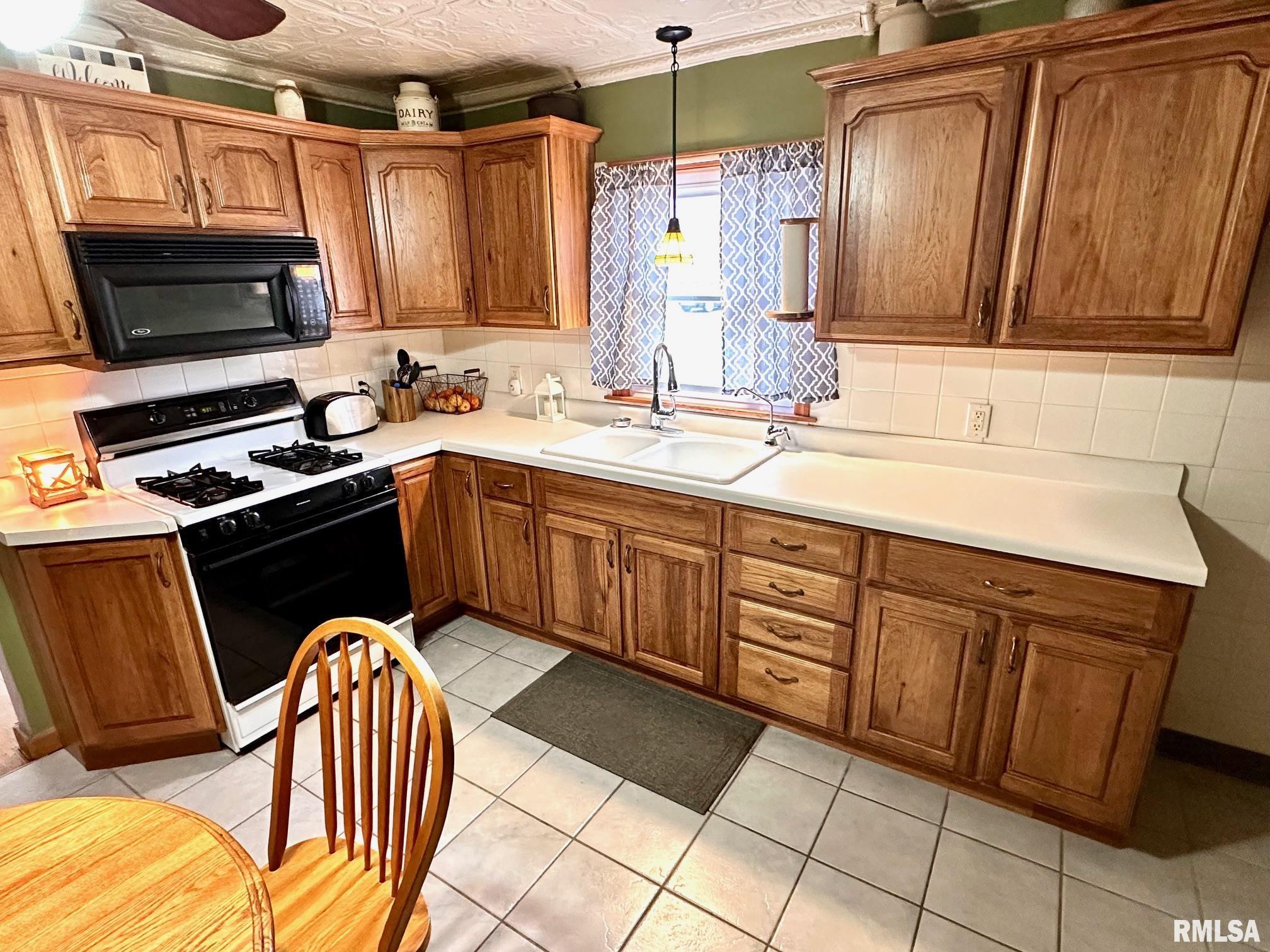 2 S Crescent Drive, Jacksonville, Illinois image 6