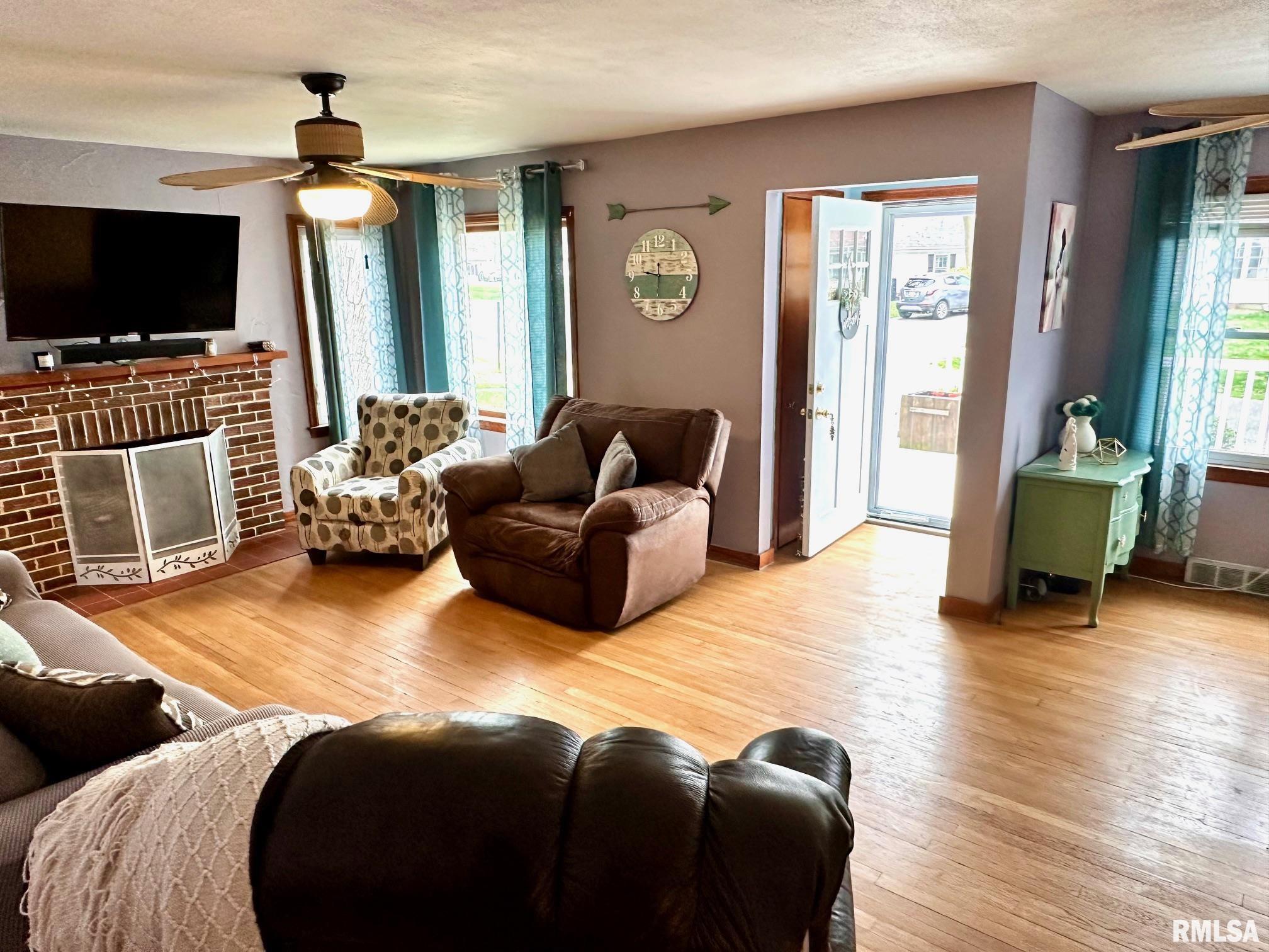 2 S Crescent Drive, Jacksonville, Illinois image 5