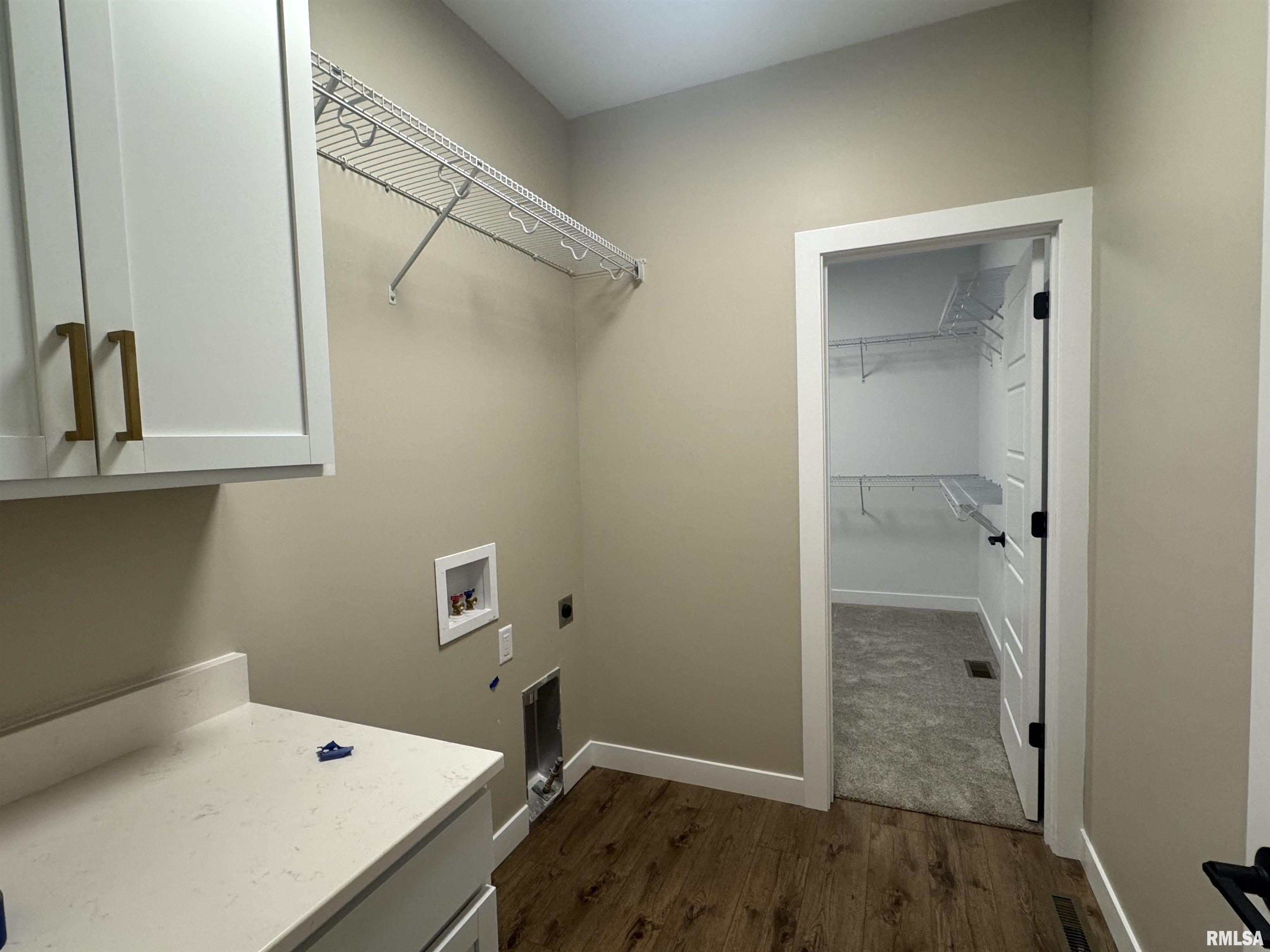 1406 Colonial Court, Eldridge, Iowa image 3