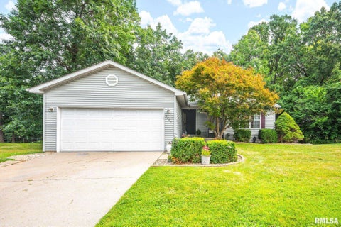 Homes For Sale - 3705 W Saymore Lane<br/> Peoria, IL 61615