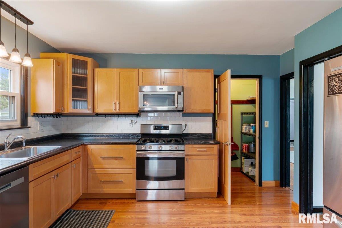327 E Wells Street, Geneseo, Illinois image 15