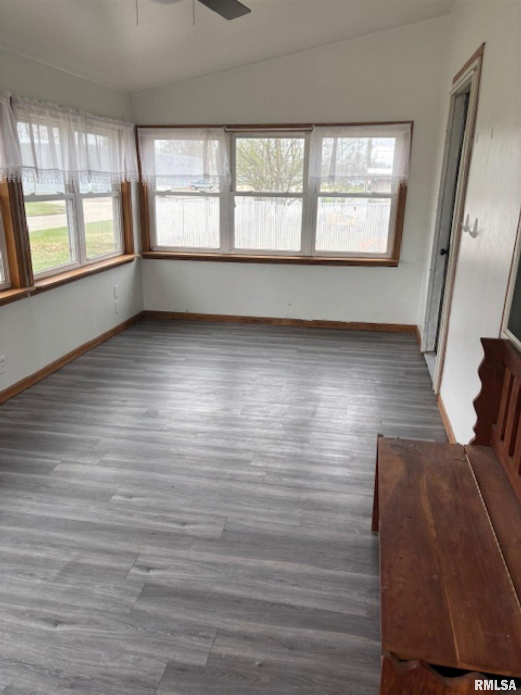 618 7th Avenue, Camanche, Iowa image 4