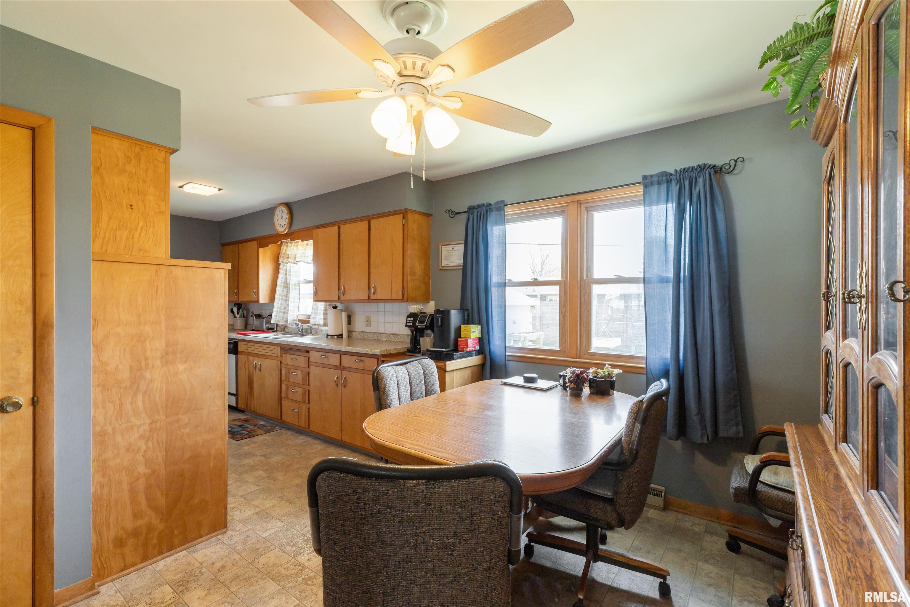 1129 6th Avenue North, Clinton, Iowa image 7