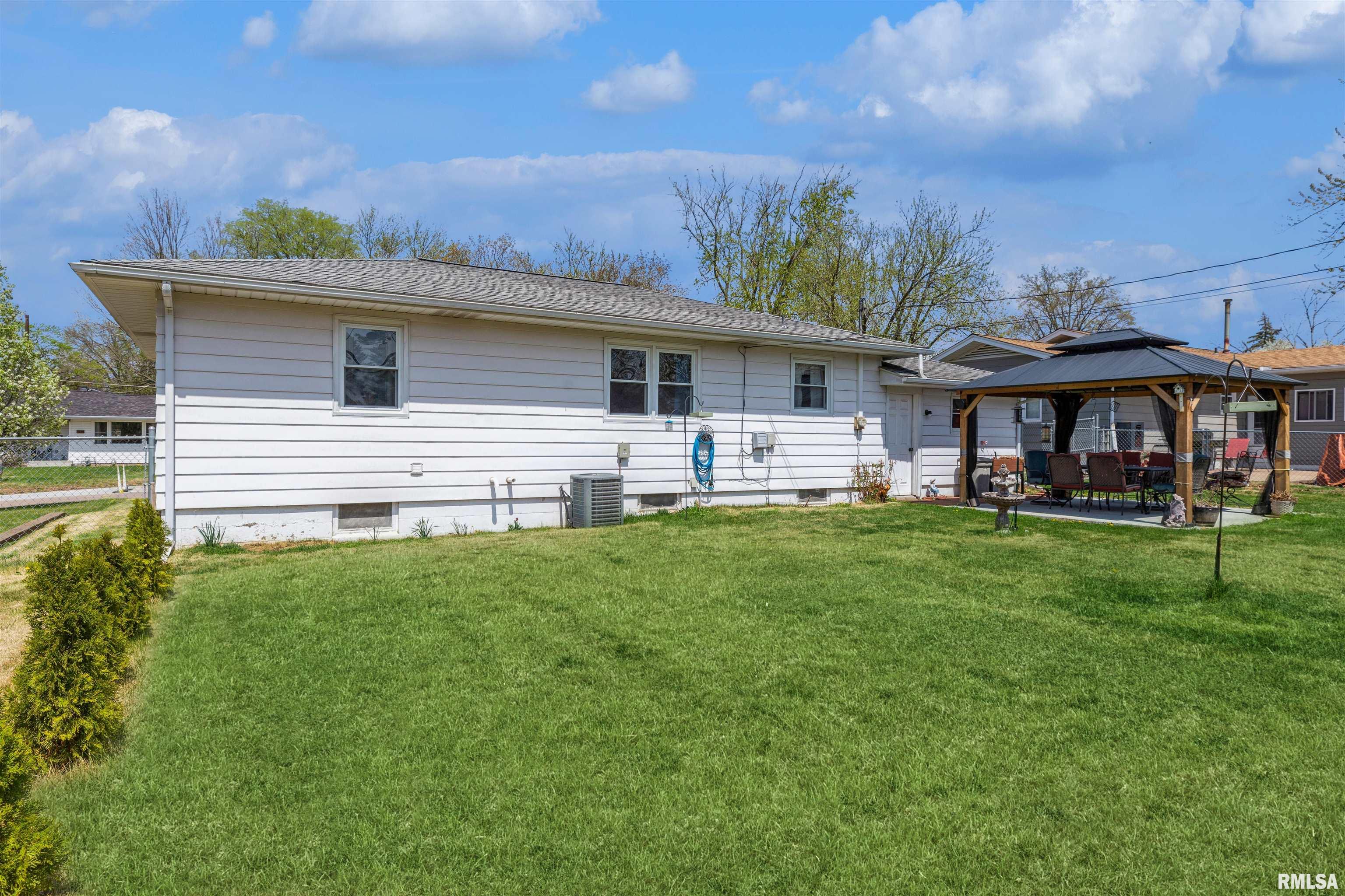 1129 6th Avenue North, Clinton, Iowa image 2