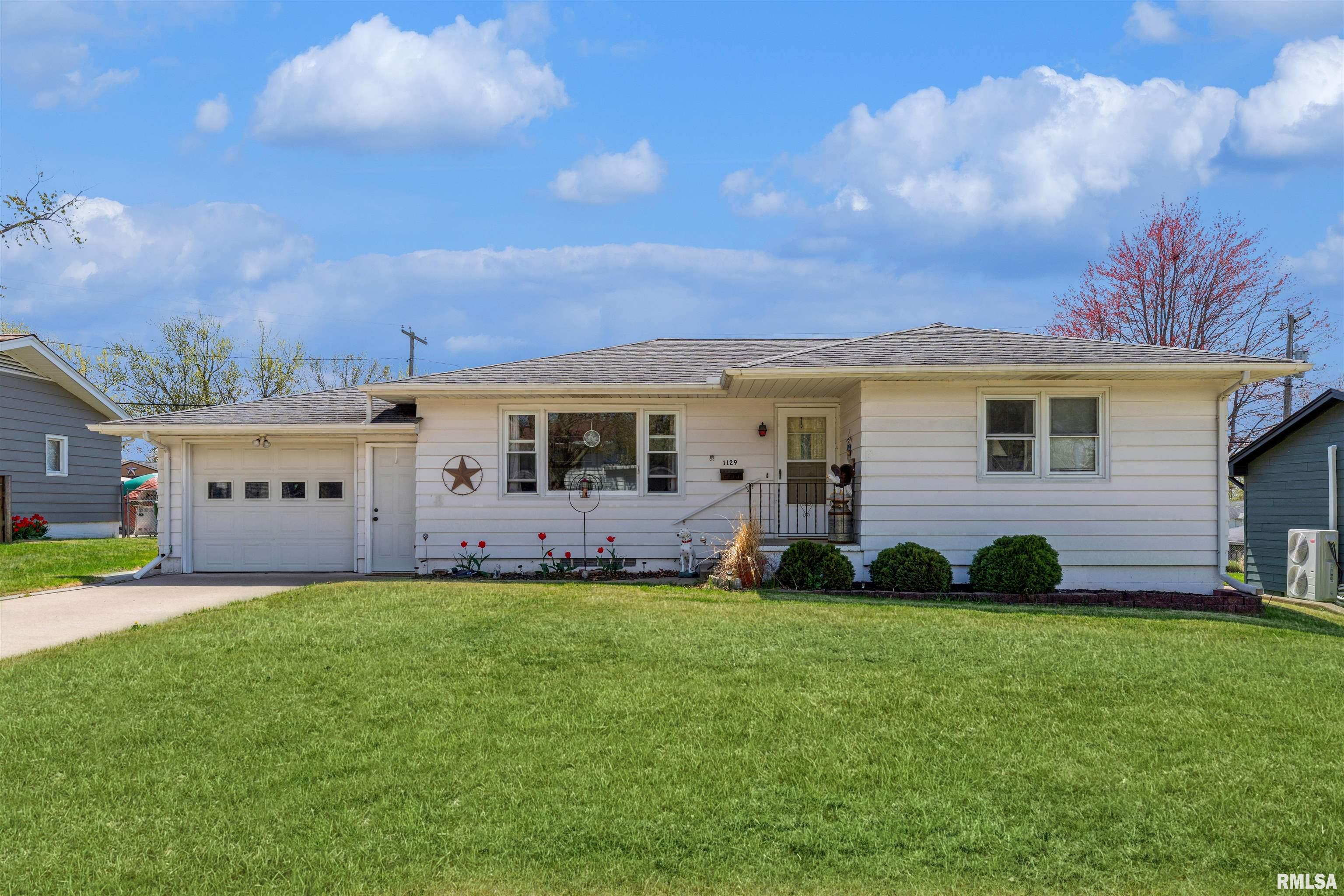 1129 6th Avenue North, Clinton, Iowa image 1