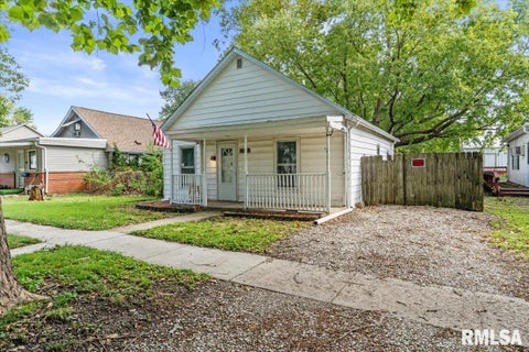 Homes For Sale - 130 6th Street<br/> Illiopolis, IL 62539