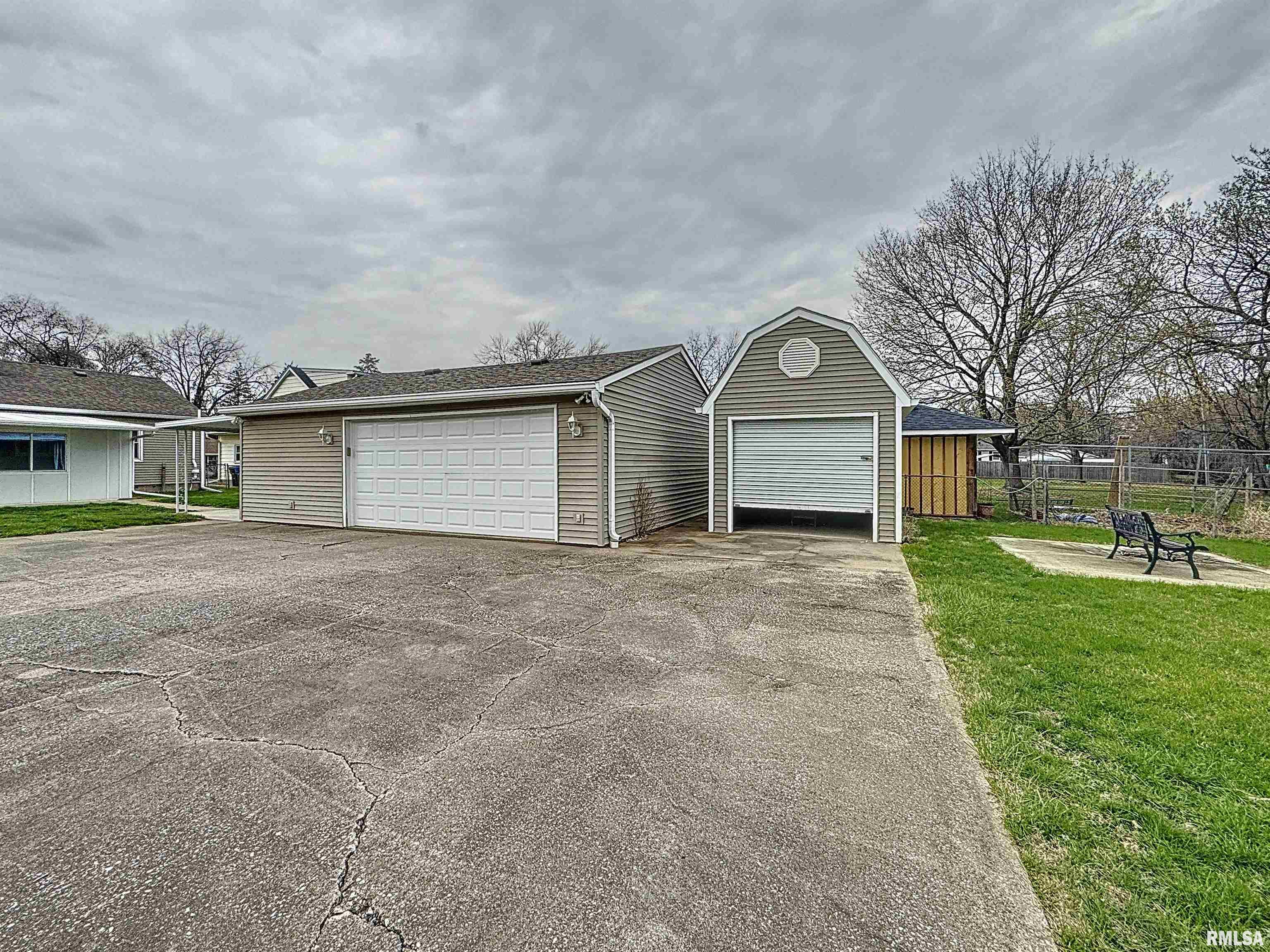 828 47th Street, Moline, Illinois image 37