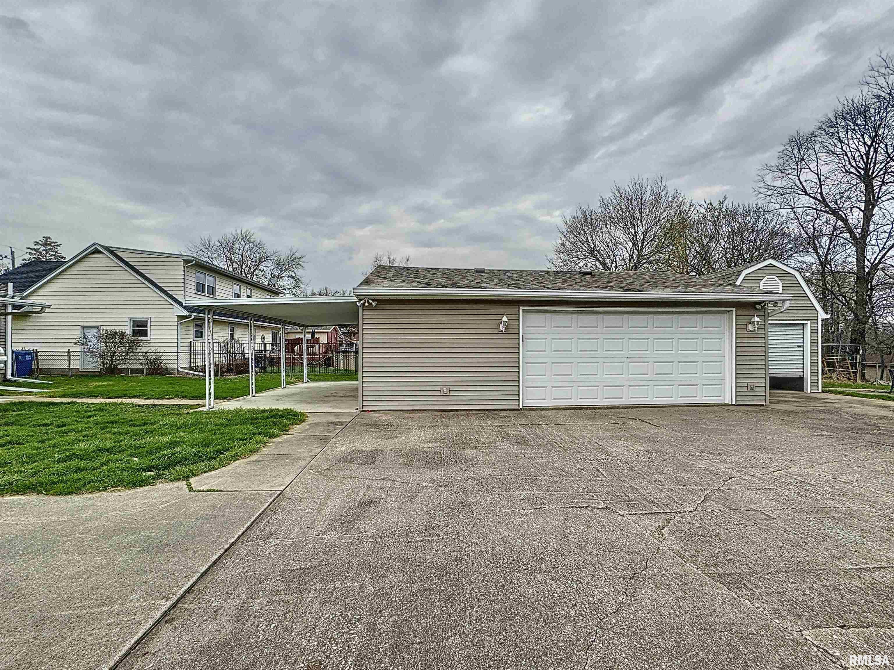 828 47th Street, Moline, Illinois image 36