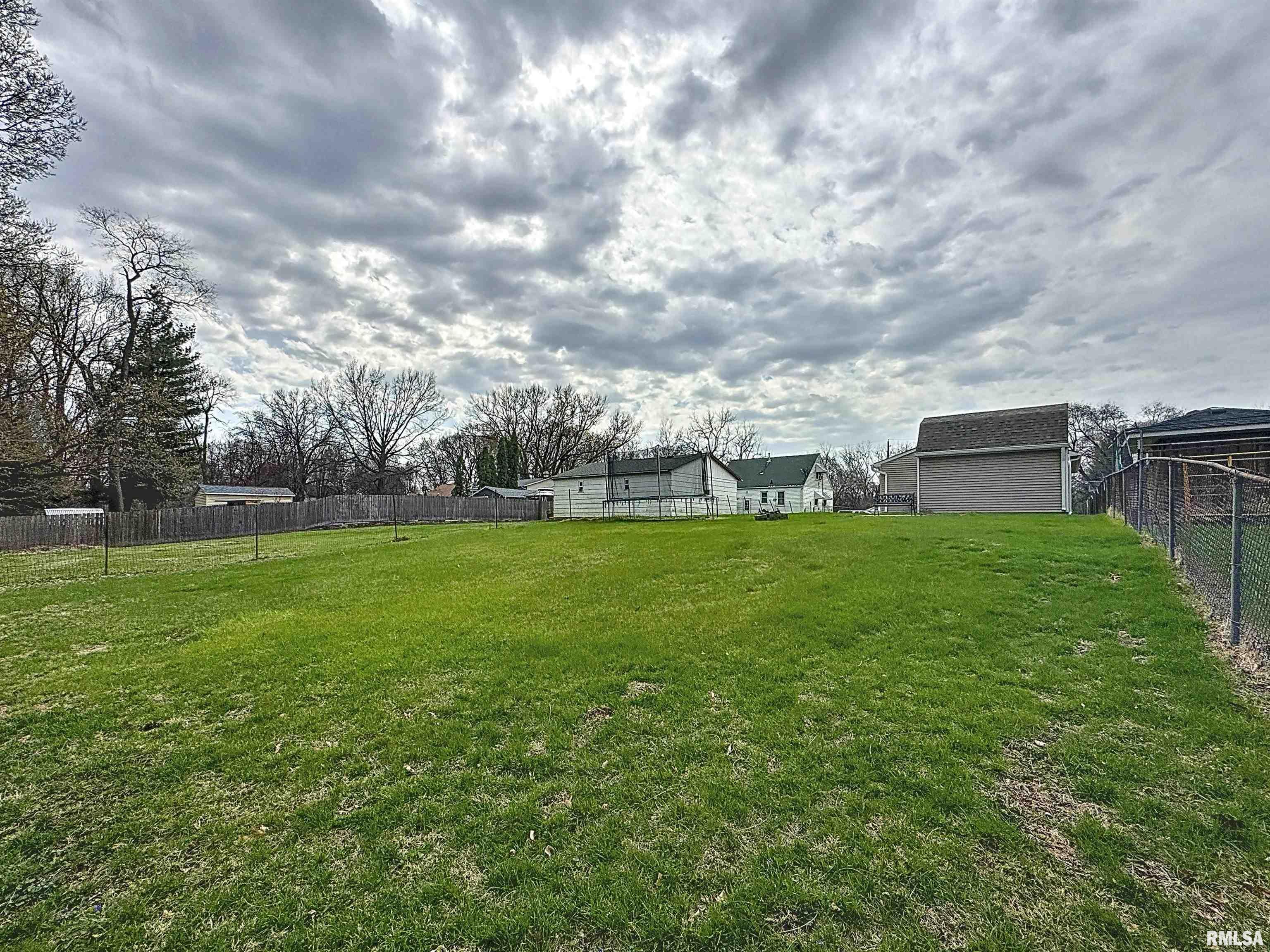 828 47th Street, Moline, Illinois image 40