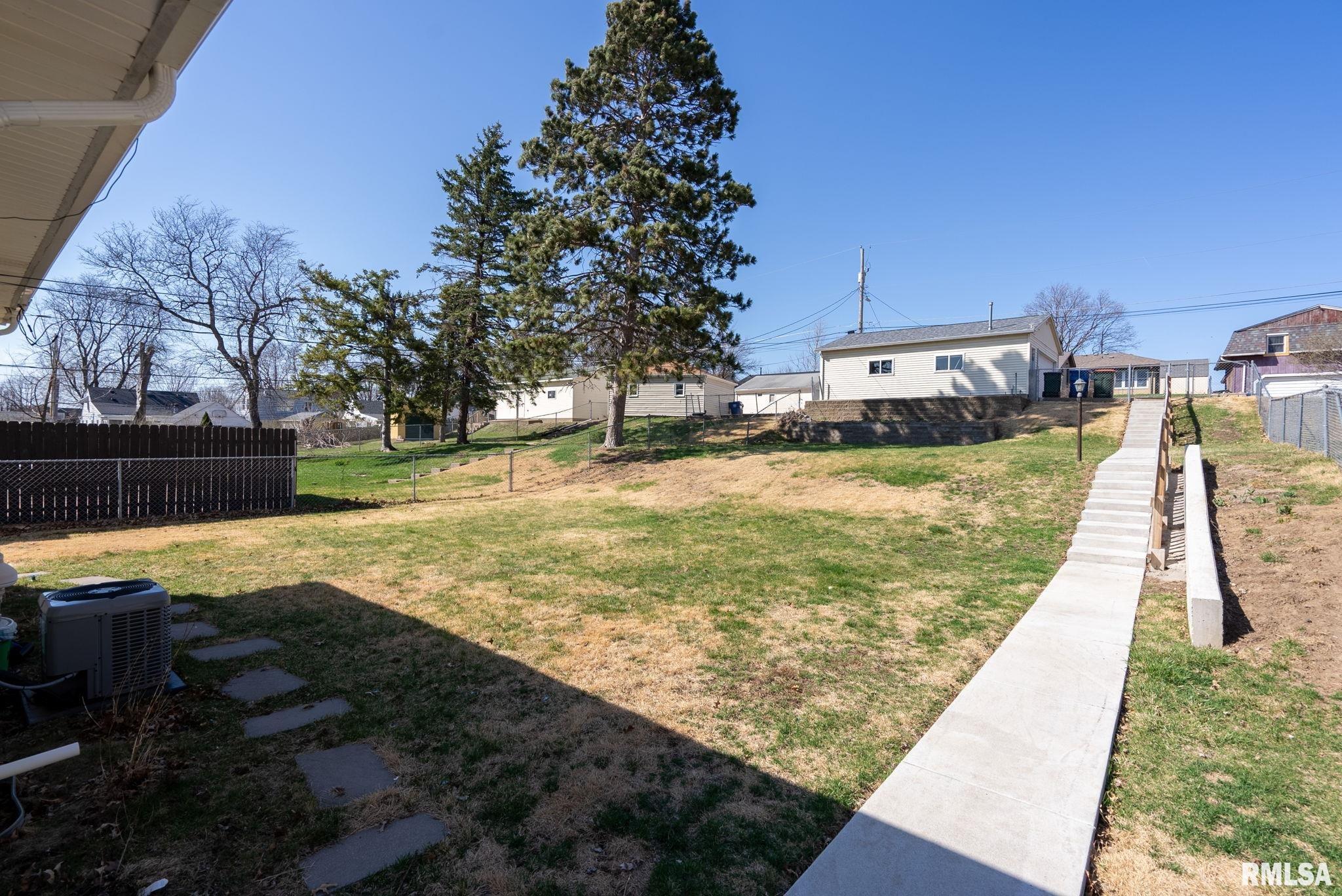 1004 W Rusholme Street, Davenport, Iowa image 30