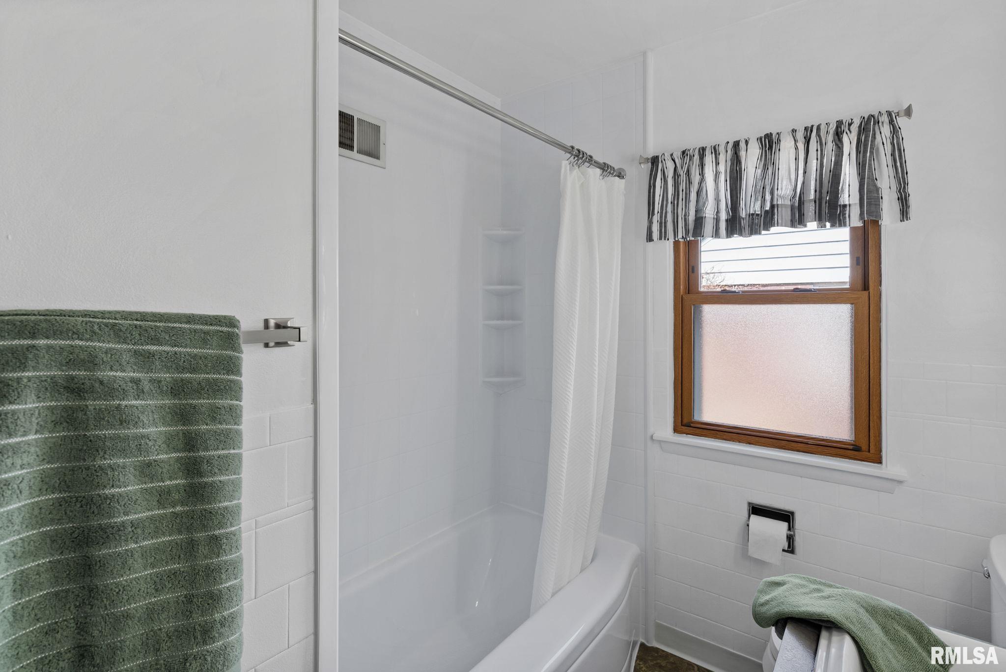1004 W Rusholme Street, Davenport, Iowa image 17