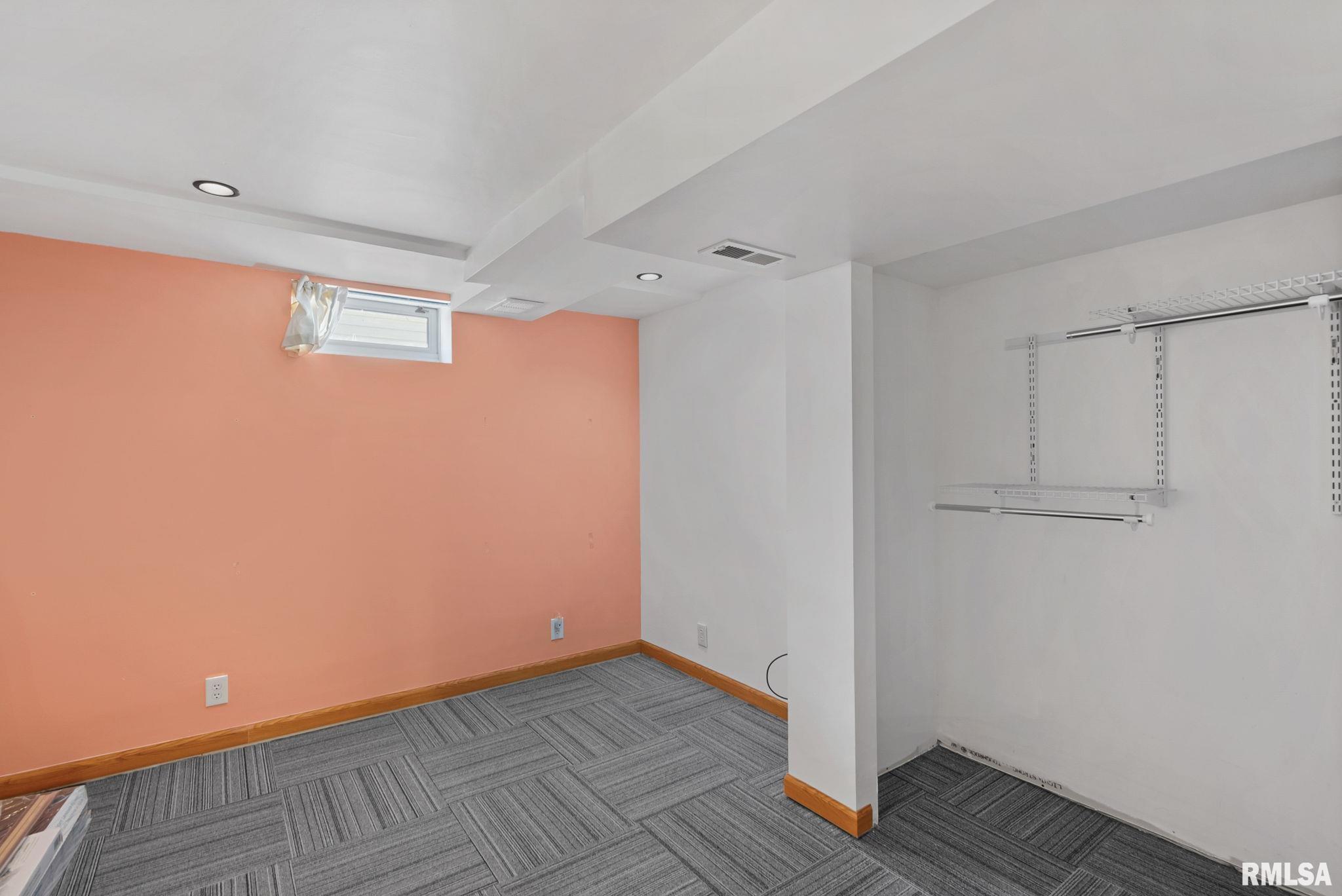 1004 W Rusholme Street, Davenport, Iowa image 24