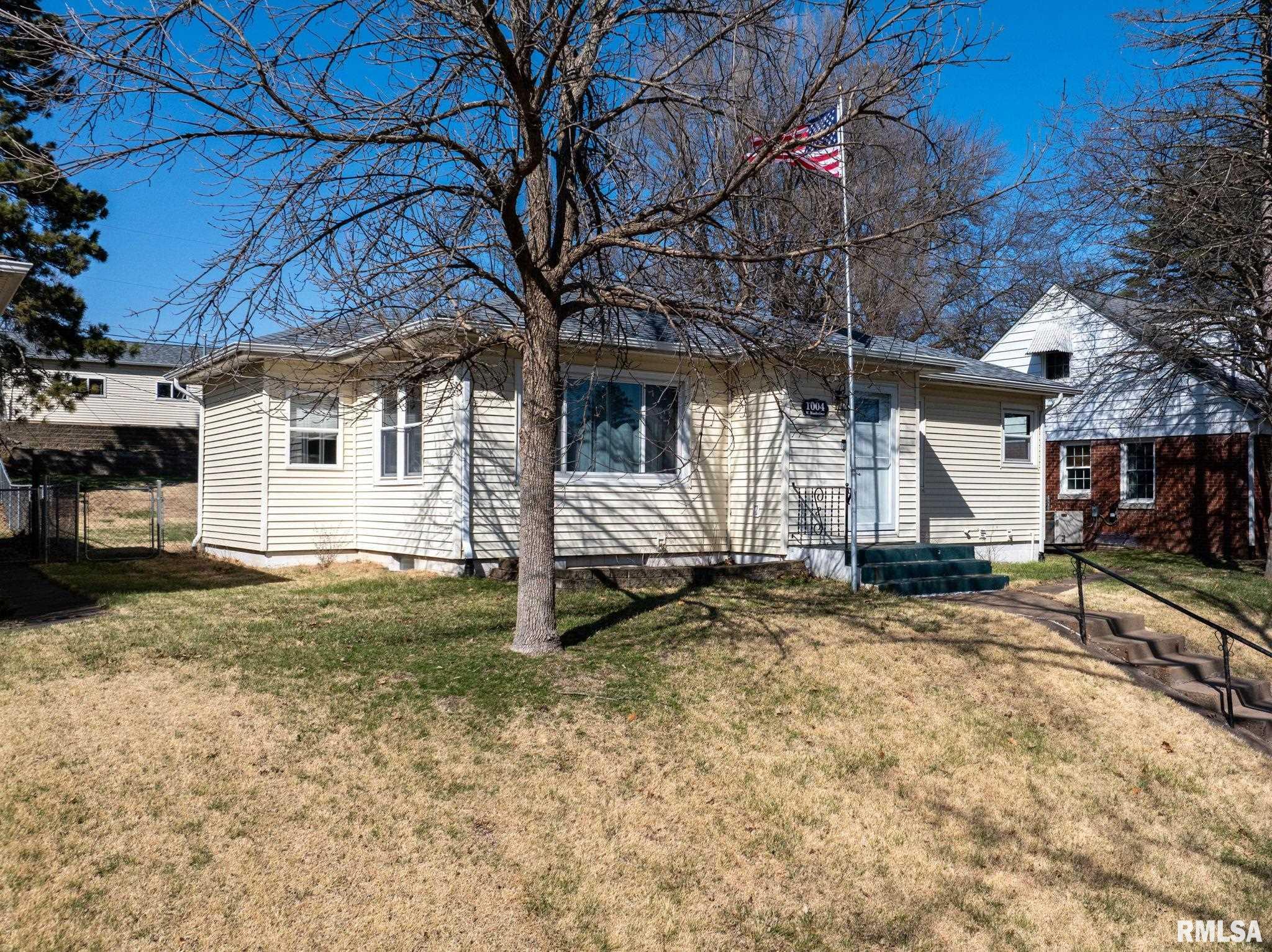 1004 W Rusholme Street, Davenport, Iowa image 2