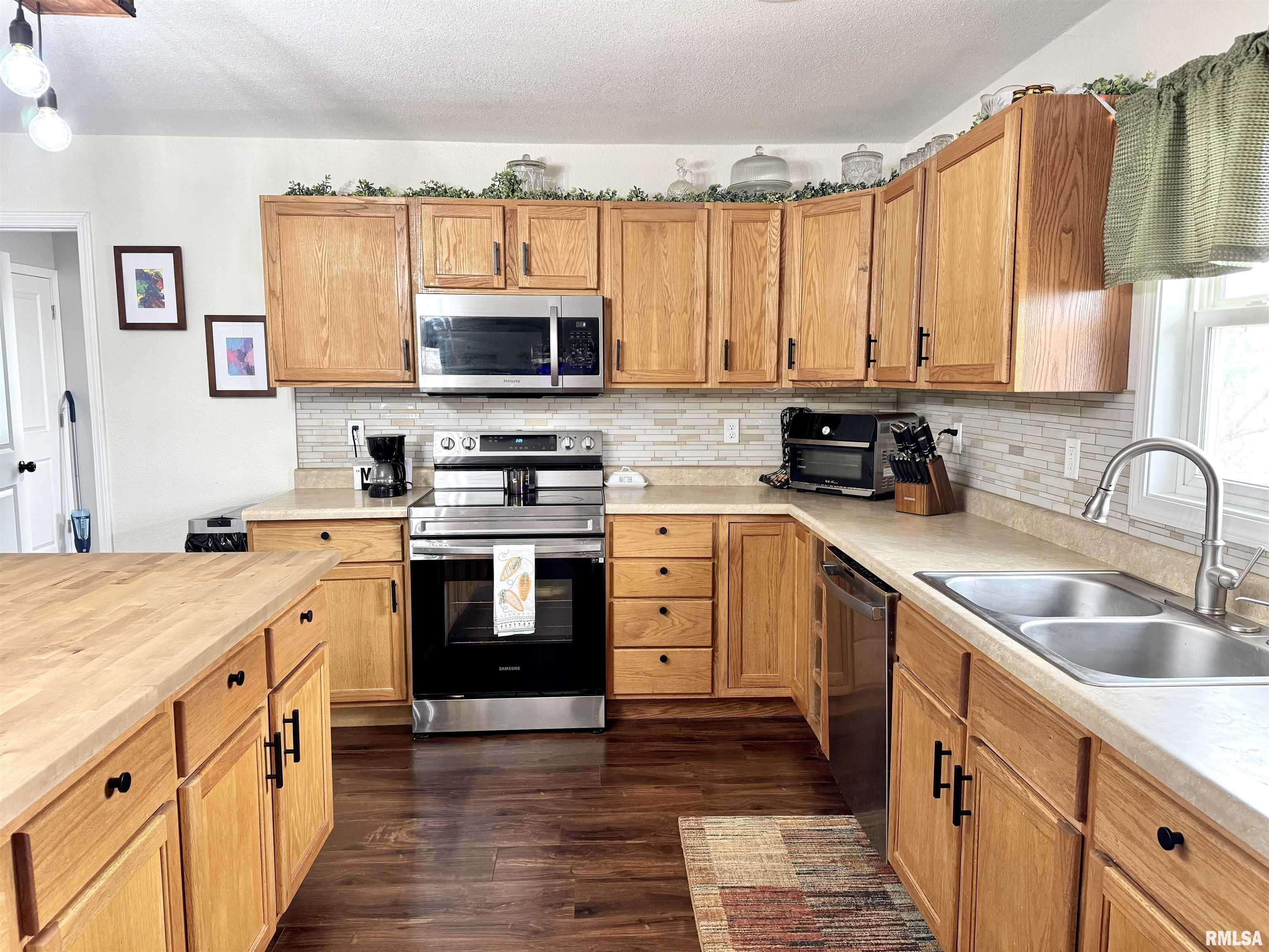 2346 N 11th Street, Clinton, Iowa image 9