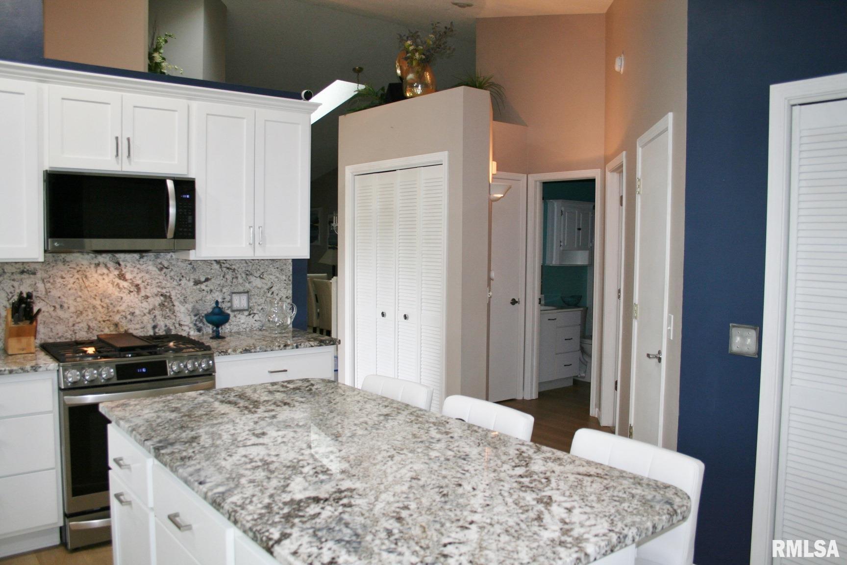 4011 Prairie Lane, Bettendorf, Iowa image 7