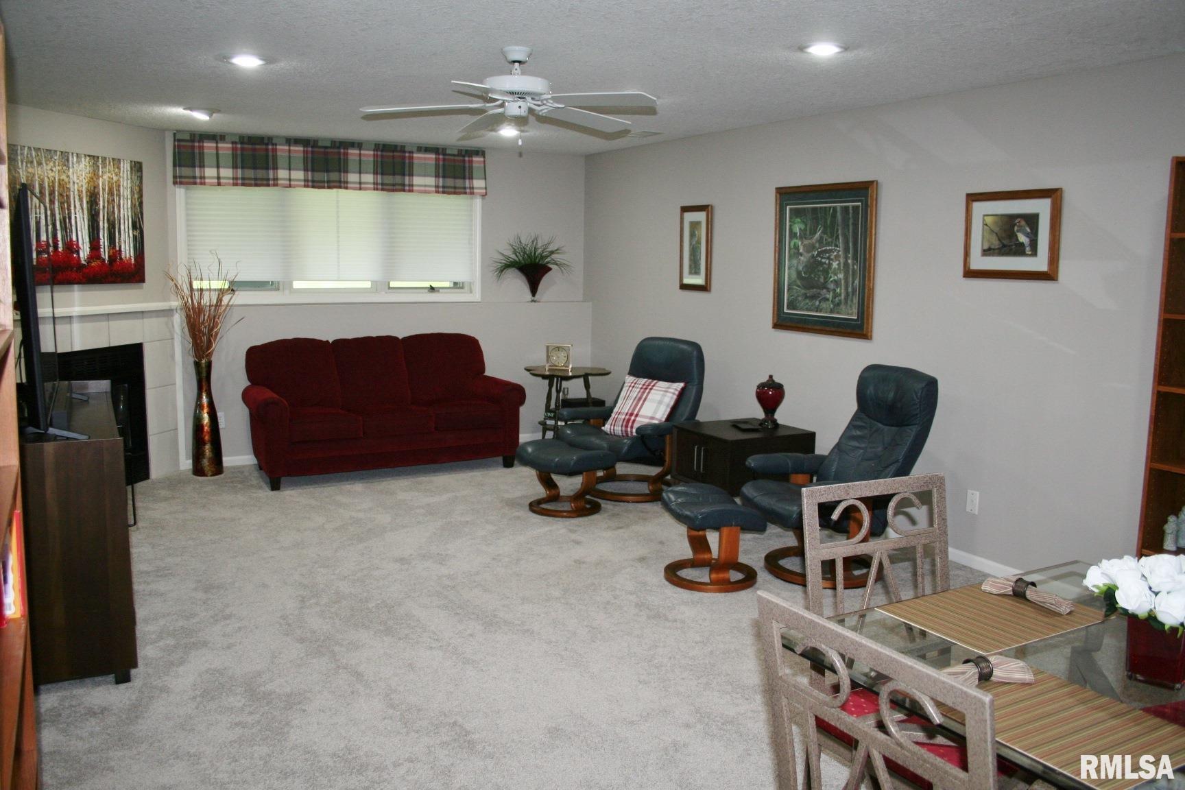4011 Prairie Lane, Bettendorf, Iowa image 3
