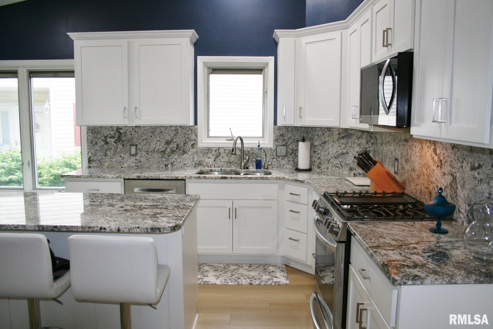 4011 Prairie Lane, Bettendorf, Iowa image 9