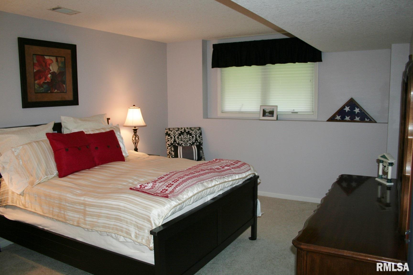 4011 Prairie Lane, Bettendorf, Iowa image 14