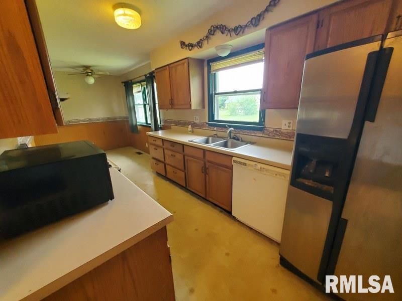 204 Sunnyview Drive, Galesburg, Illinois image 3