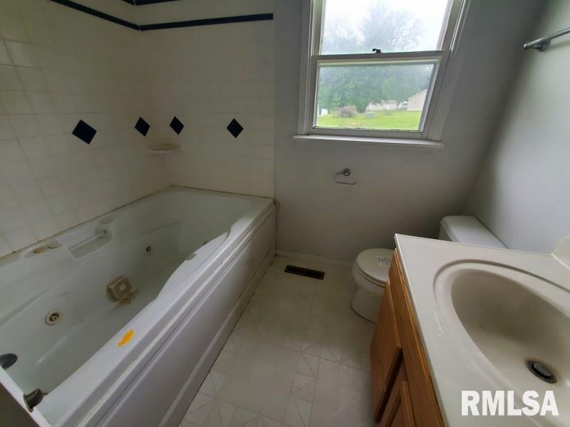 204 Sunnyview Drive, Galesburg, Illinois image 10