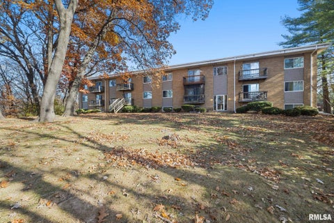 Apartment For Rent - 2975 W Cannes Drive #14<br/> Peoria, IL 61615