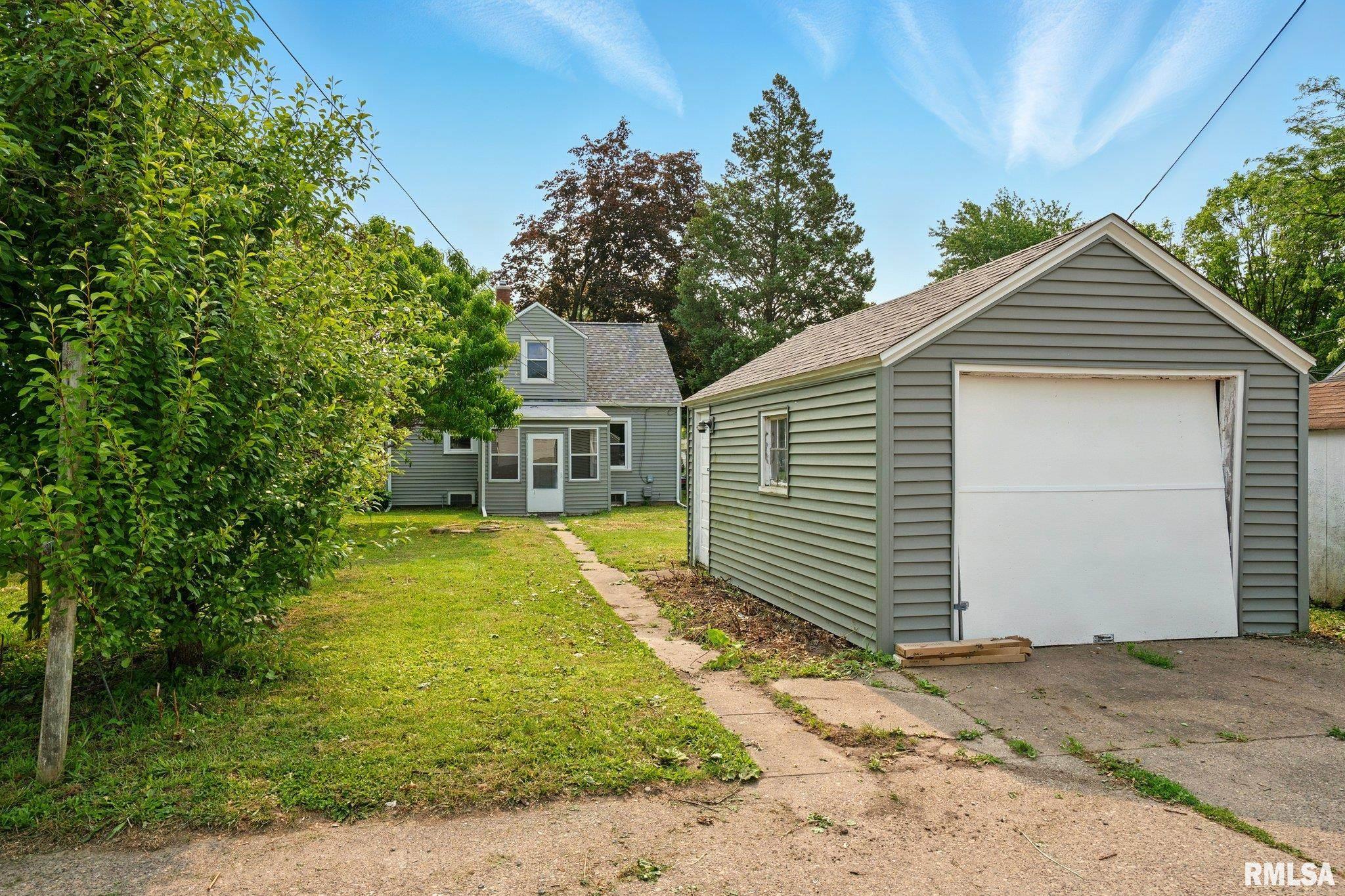 2121 4th Street, Moline, Illinois image 2