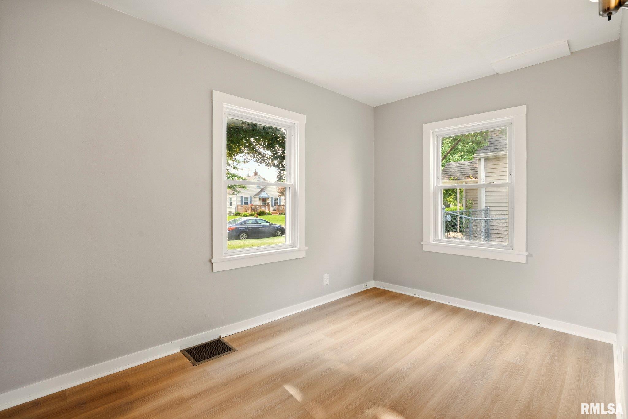 2121 4th Street, Moline, Illinois image 12