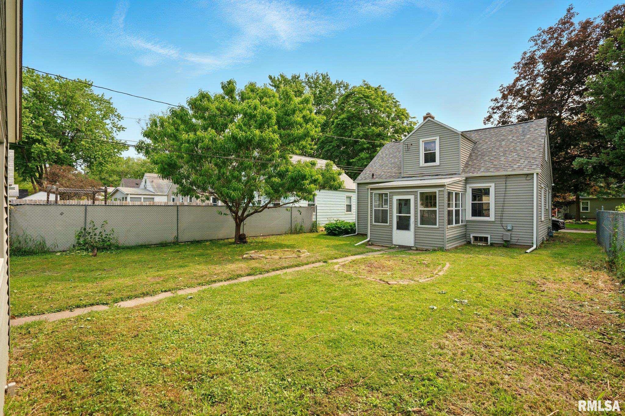 2121 4th Street, Moline, Illinois image 4