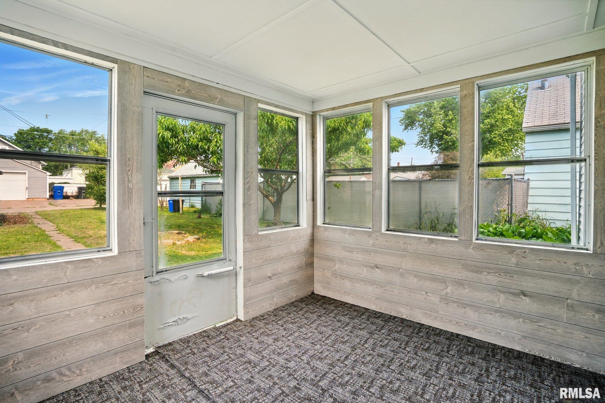 2121 4th Street, Moline, Illinois image 21