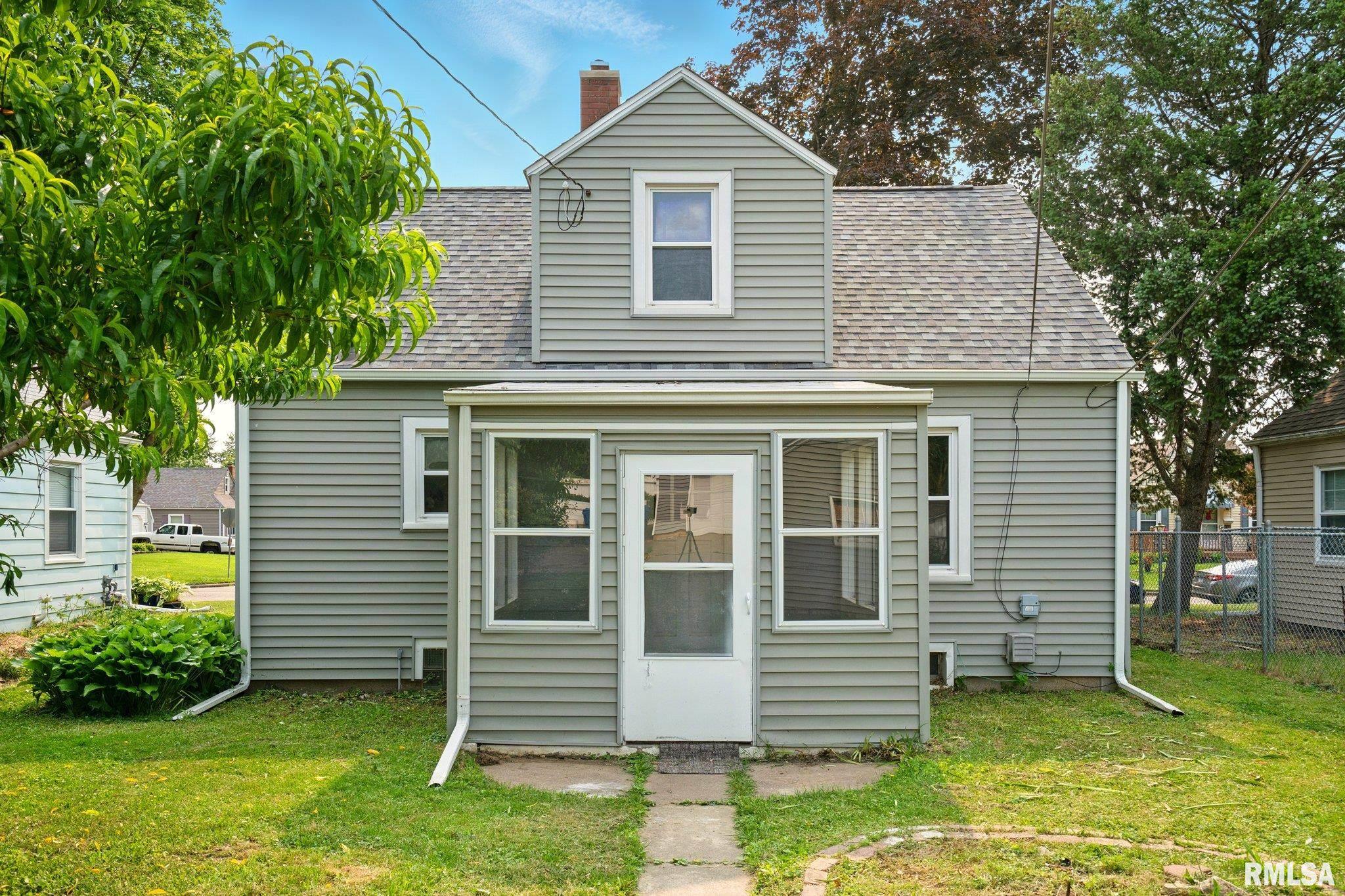 2121 4th Street, Moline, Illinois image 3