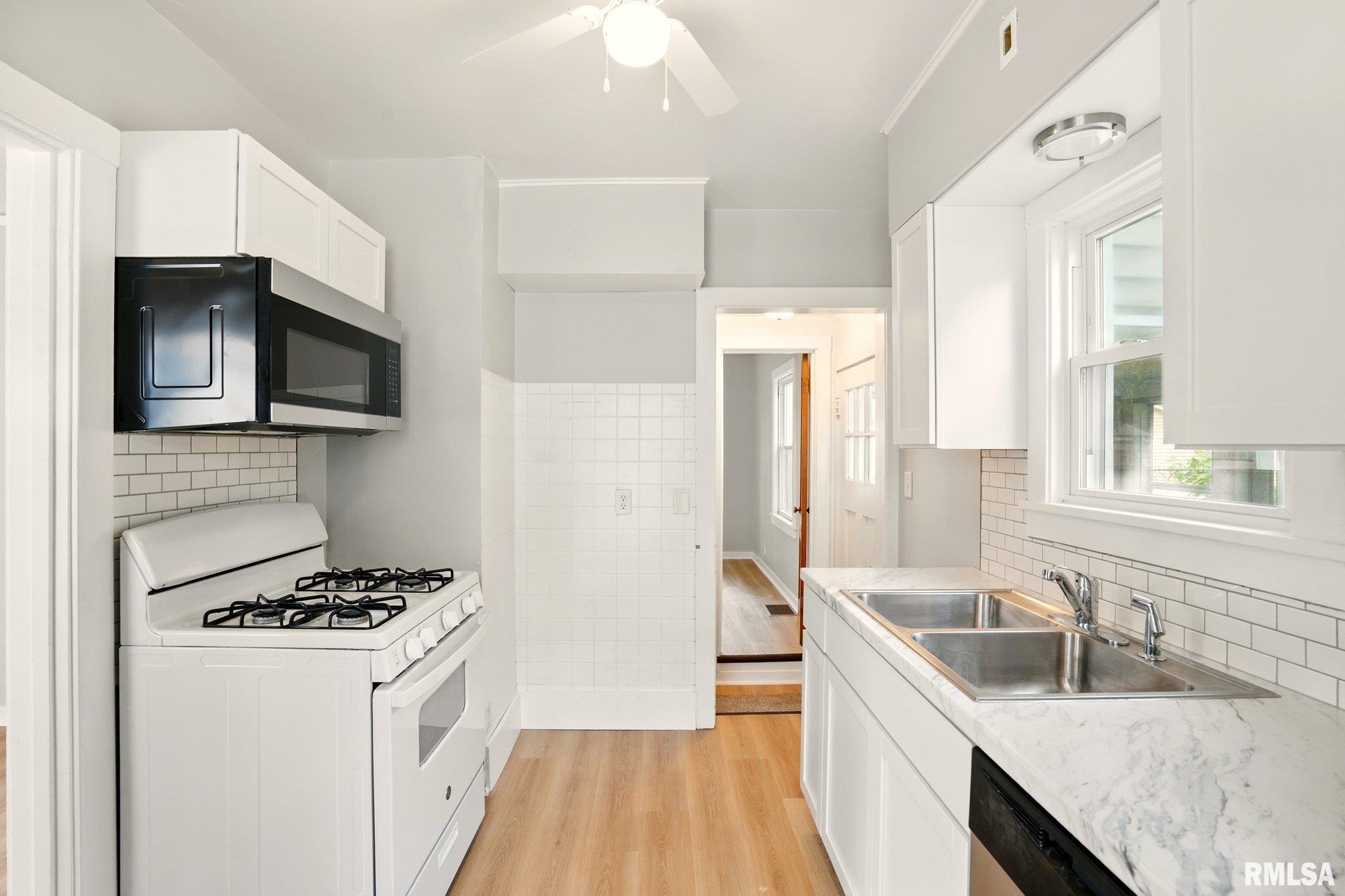 2121 4th Street, Moline, Illinois image 11