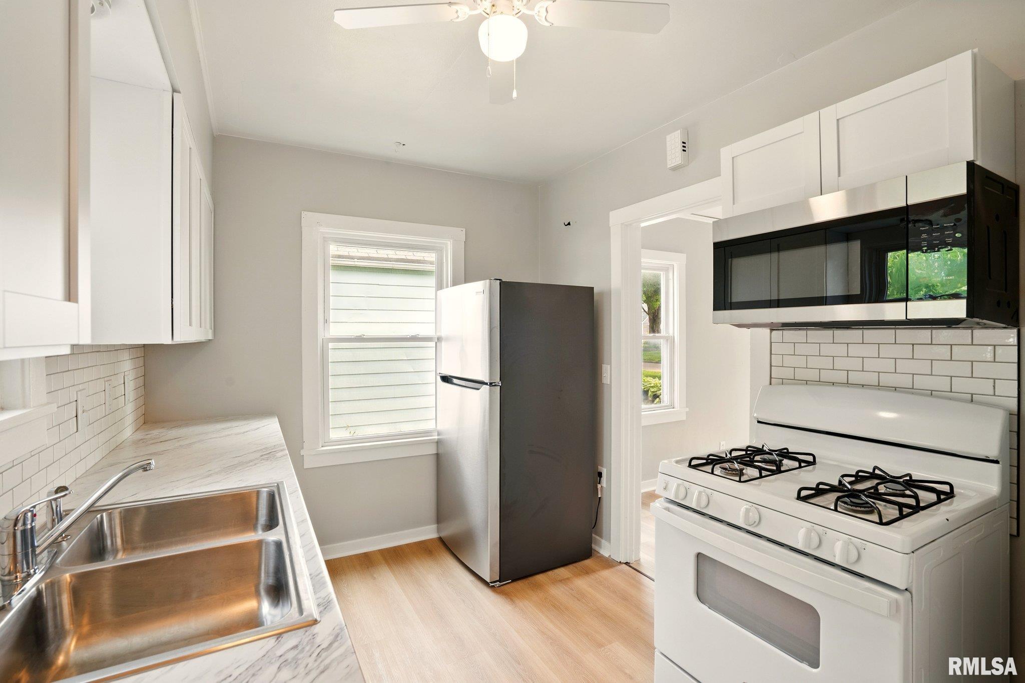 2121 4th Street, Moline, Illinois image 9