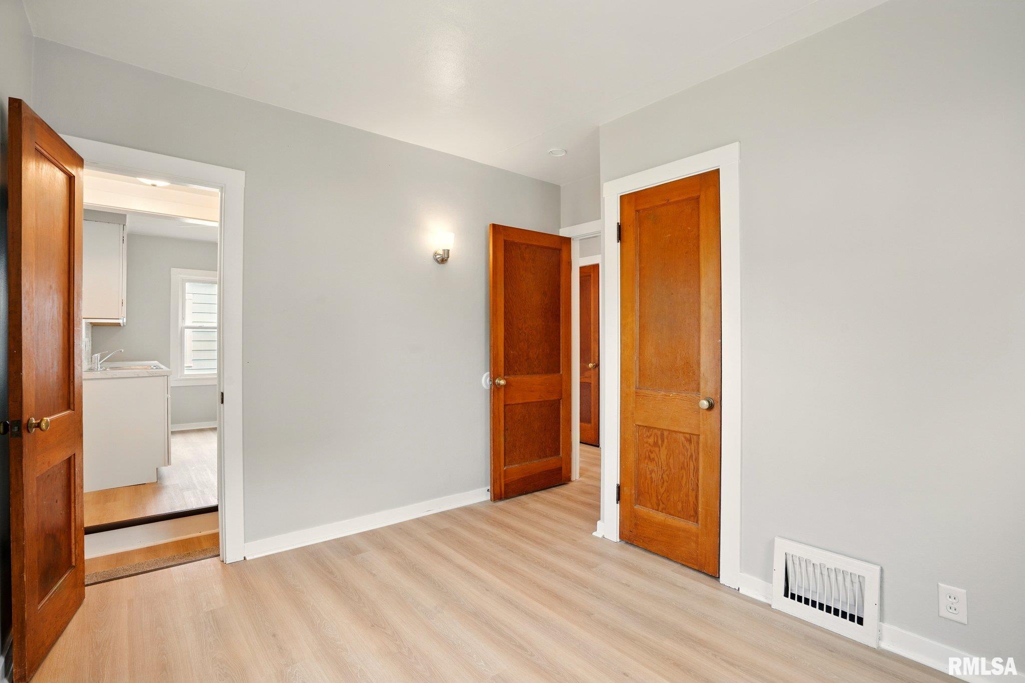 2121 4th Street, Moline, Illinois image 16