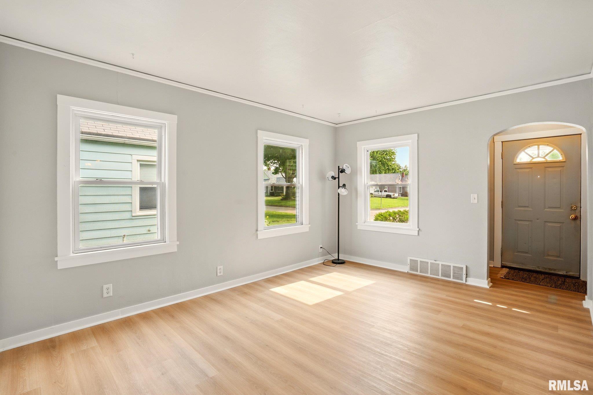 2121 4th Street, Moline, Illinois image 6