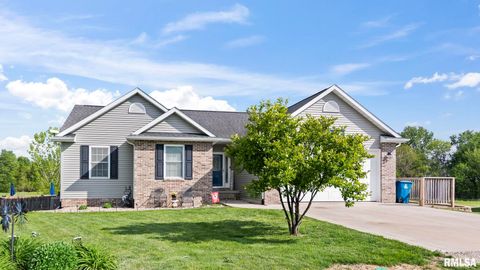Homes For Sale - 212 Hillcrest Drive<br/> Sangamon County, Mechanicsburg, IL 62545