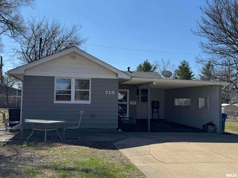 Homes For Sale - 718 E London Avenue<br/> Peoria Heights, IL 61616