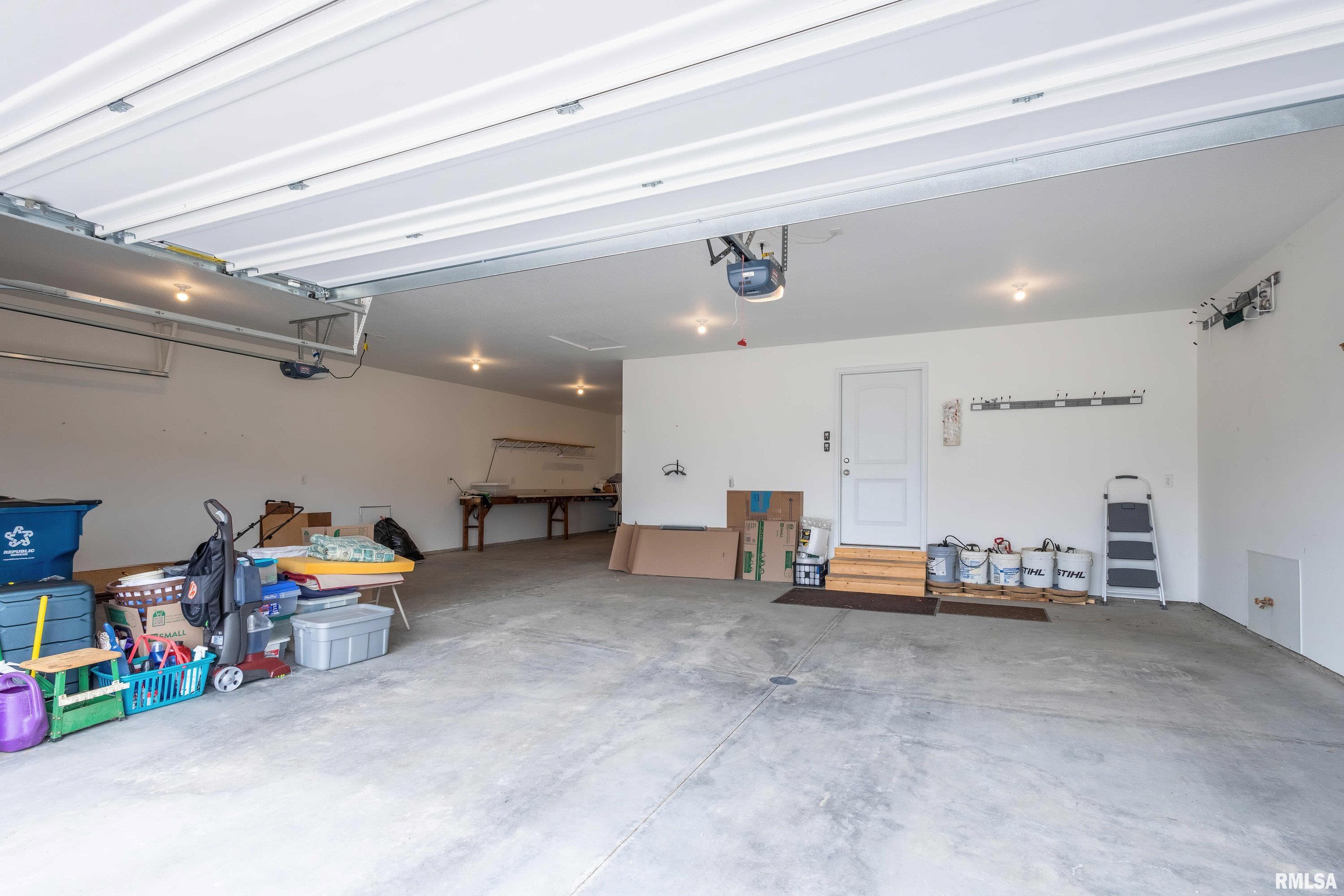306 W Torrey Pines Drive, Eldridge, Iowa image 36