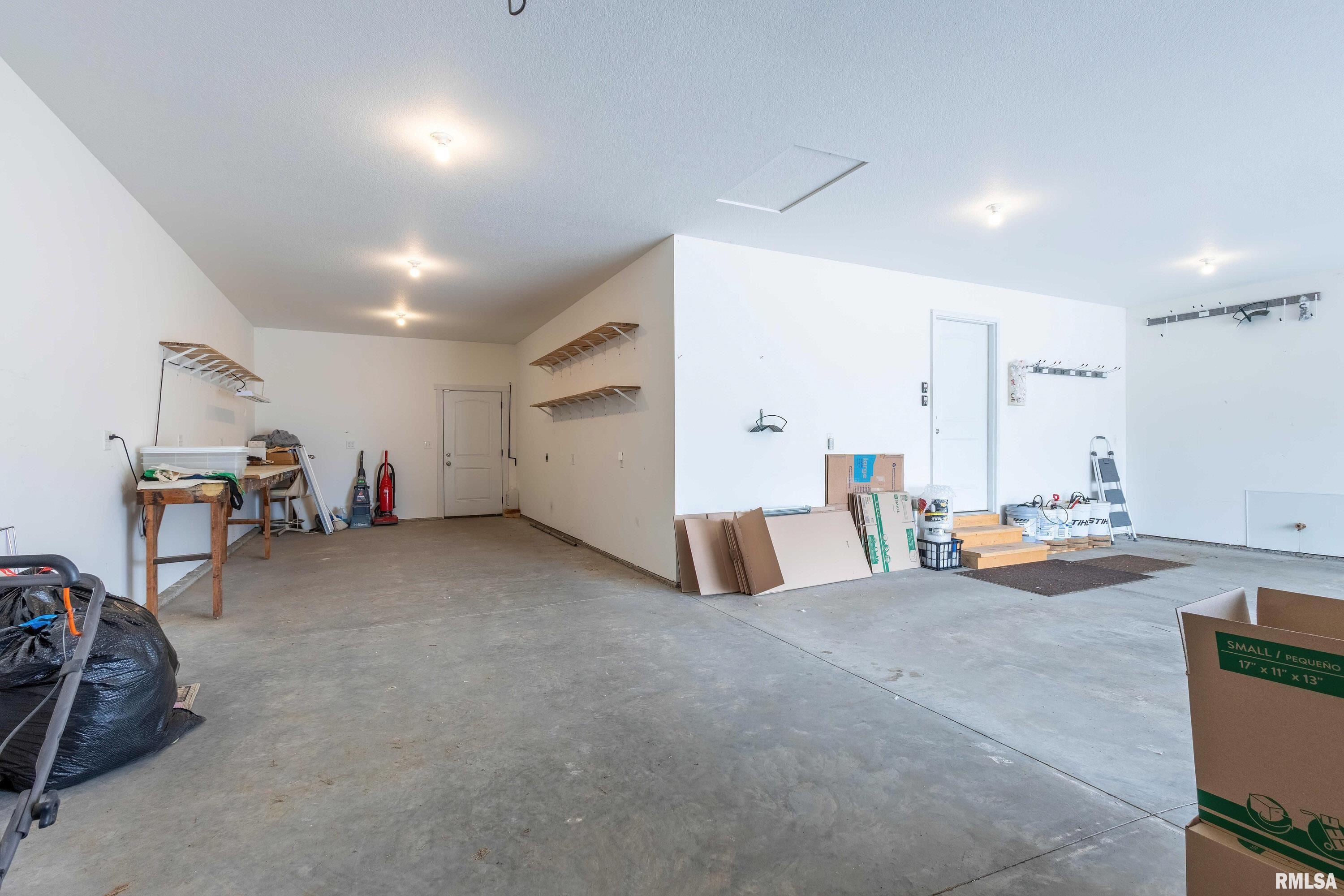 306 W Torrey Pines Drive, Eldridge, Iowa image 37