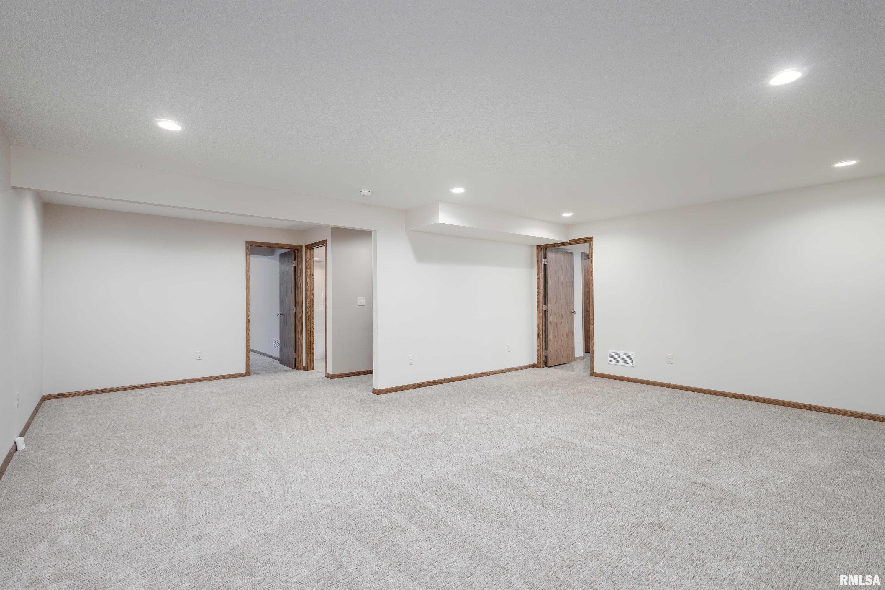 306 W Torrey Pines Drive, Eldridge, Iowa image 26